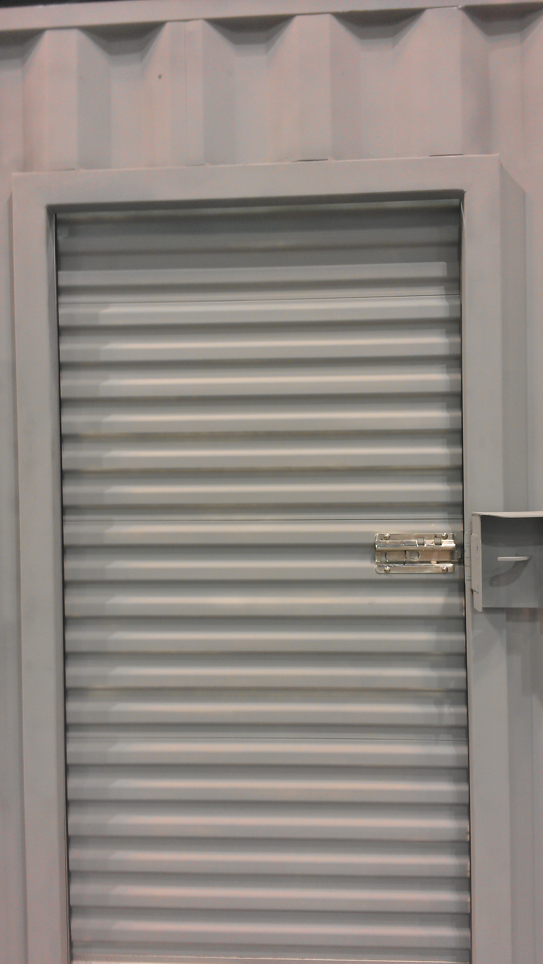 Narrow roll-up door