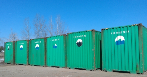 40' high cubes waiting to be loaded with cargo