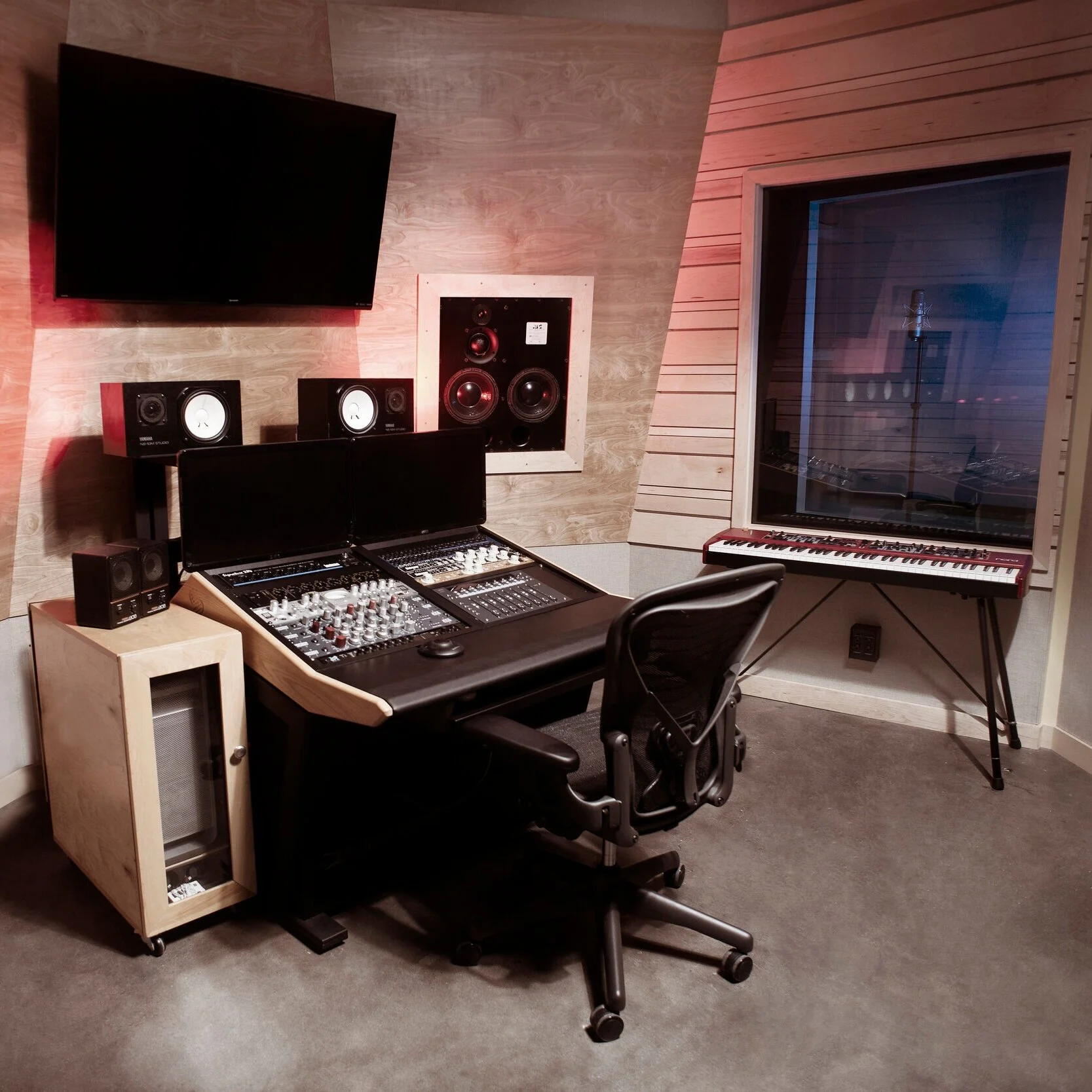 Chris+V+studio11824.jpg