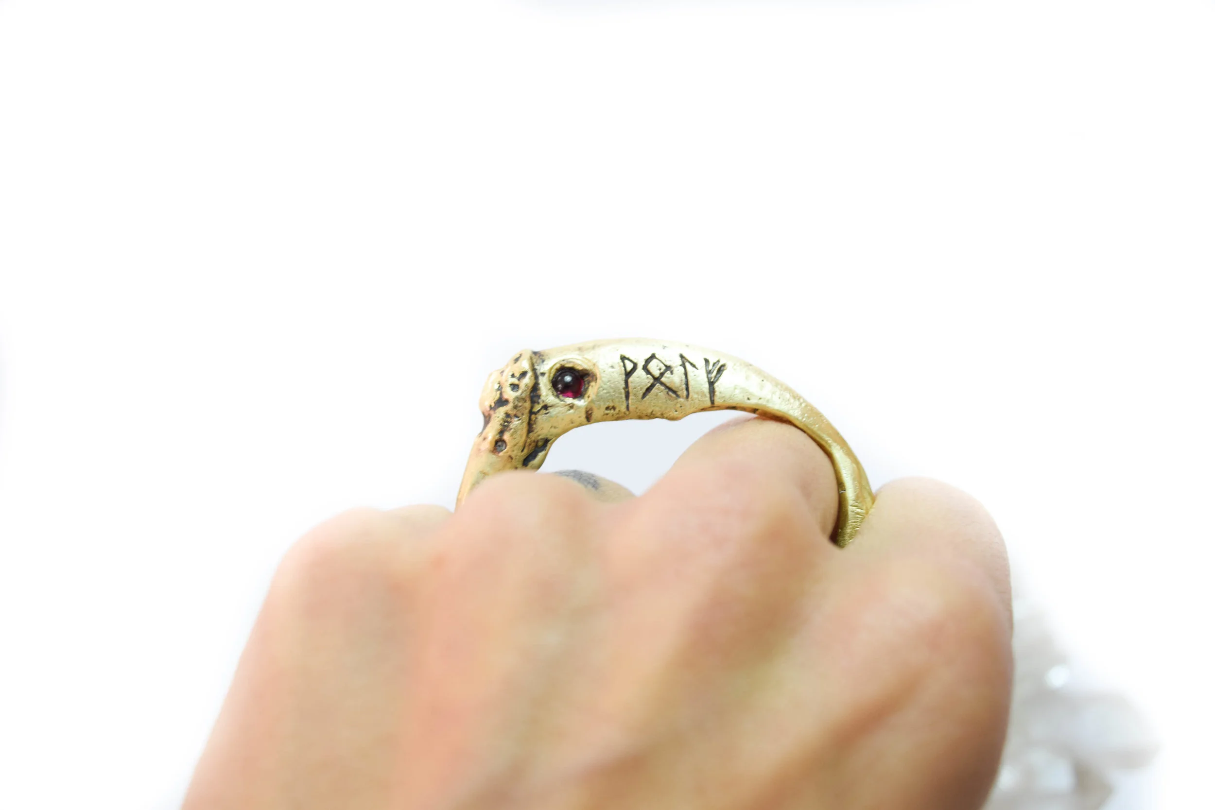 Clavo Double Finger Stone Ring