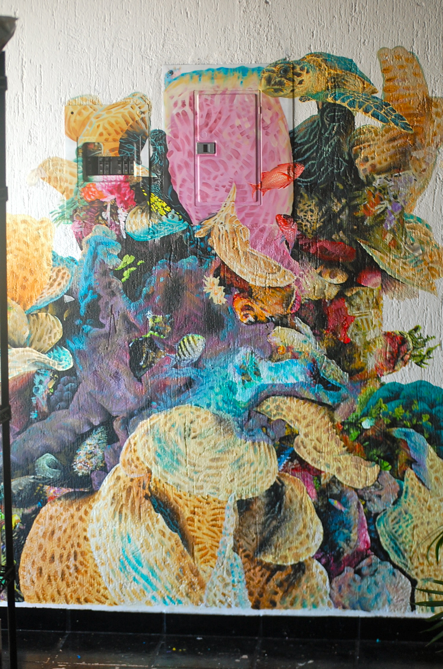 Here's the best picture I could take of the whole reef as I left it. Definitely looking forward to painting the background soon.