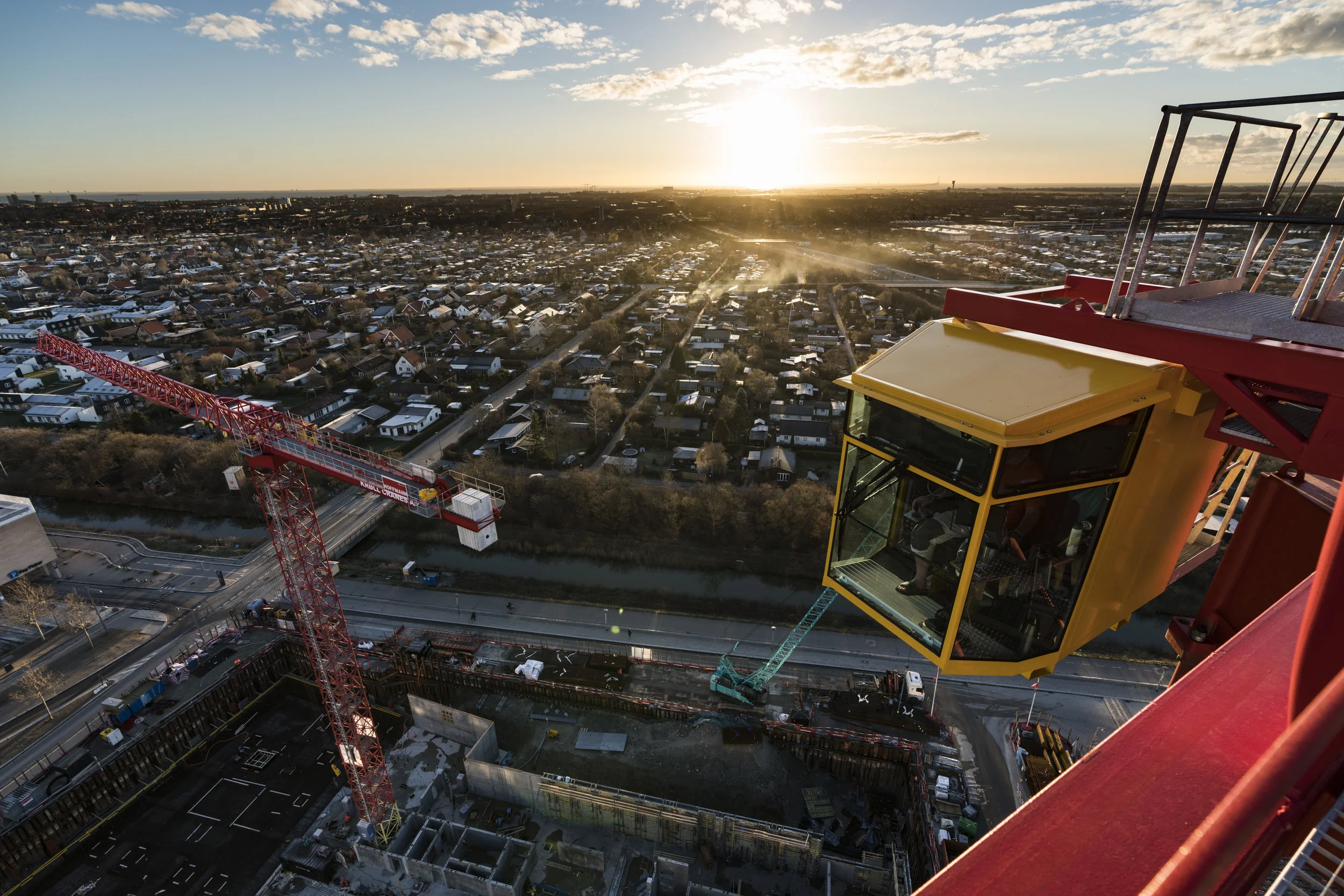 Erhvervsfotograf på opgave for Krøll Cranes. Ørestaden