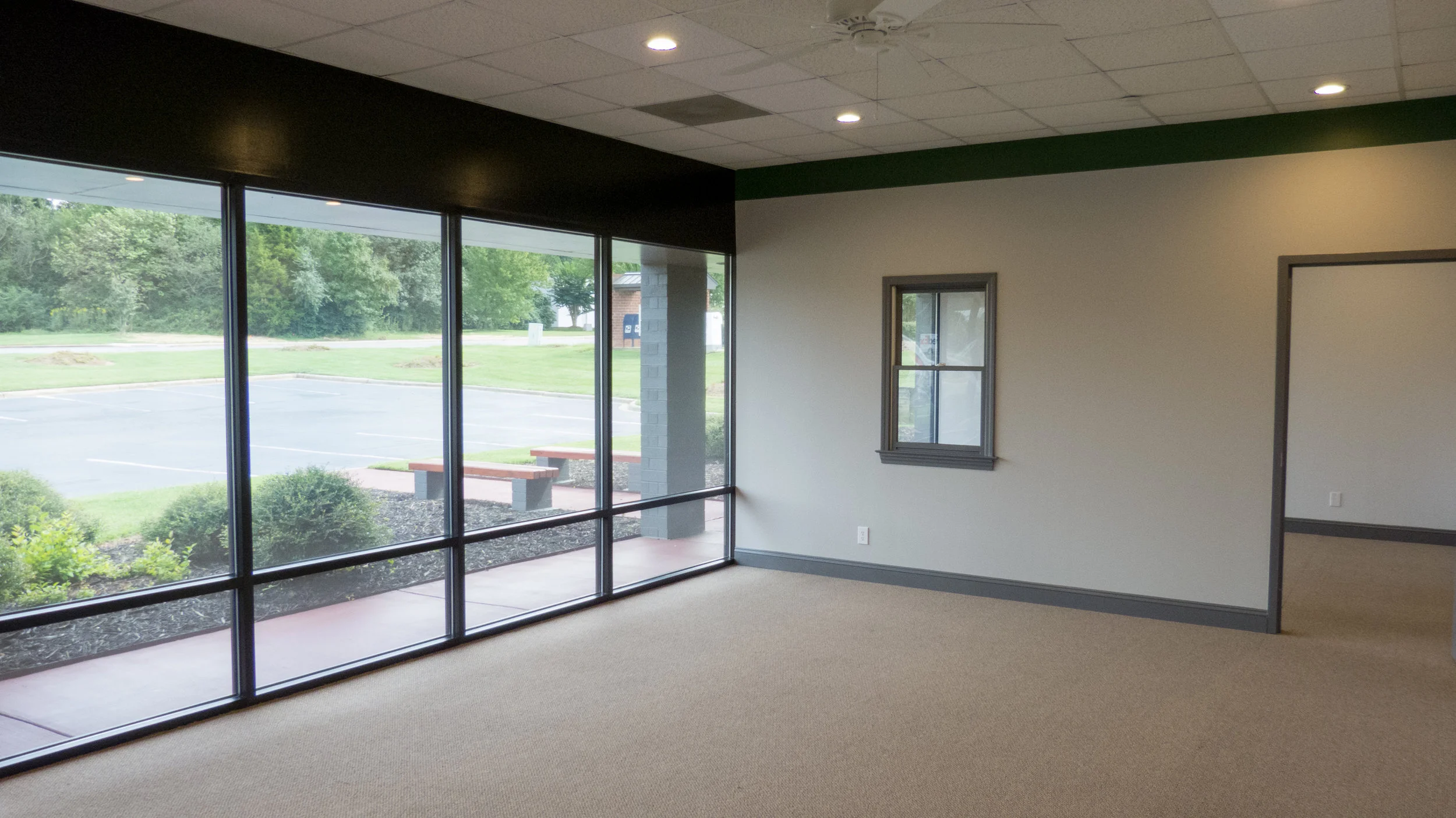 entire unit uses efficient LEd lighting to keep energy costs low