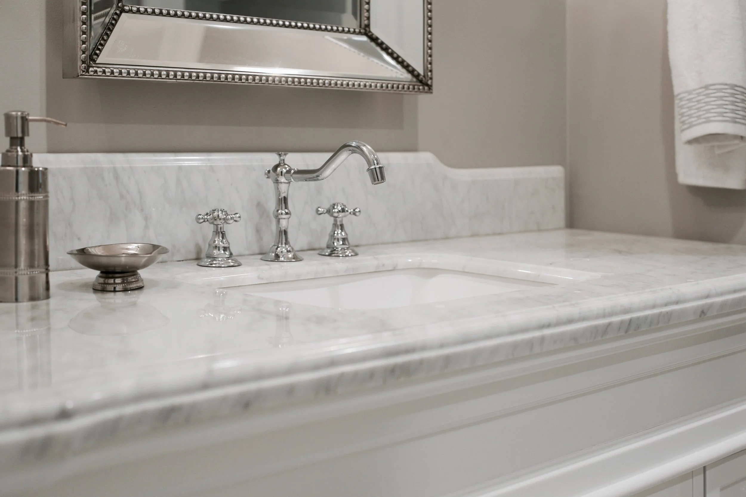 guest bath1_1375.jpg