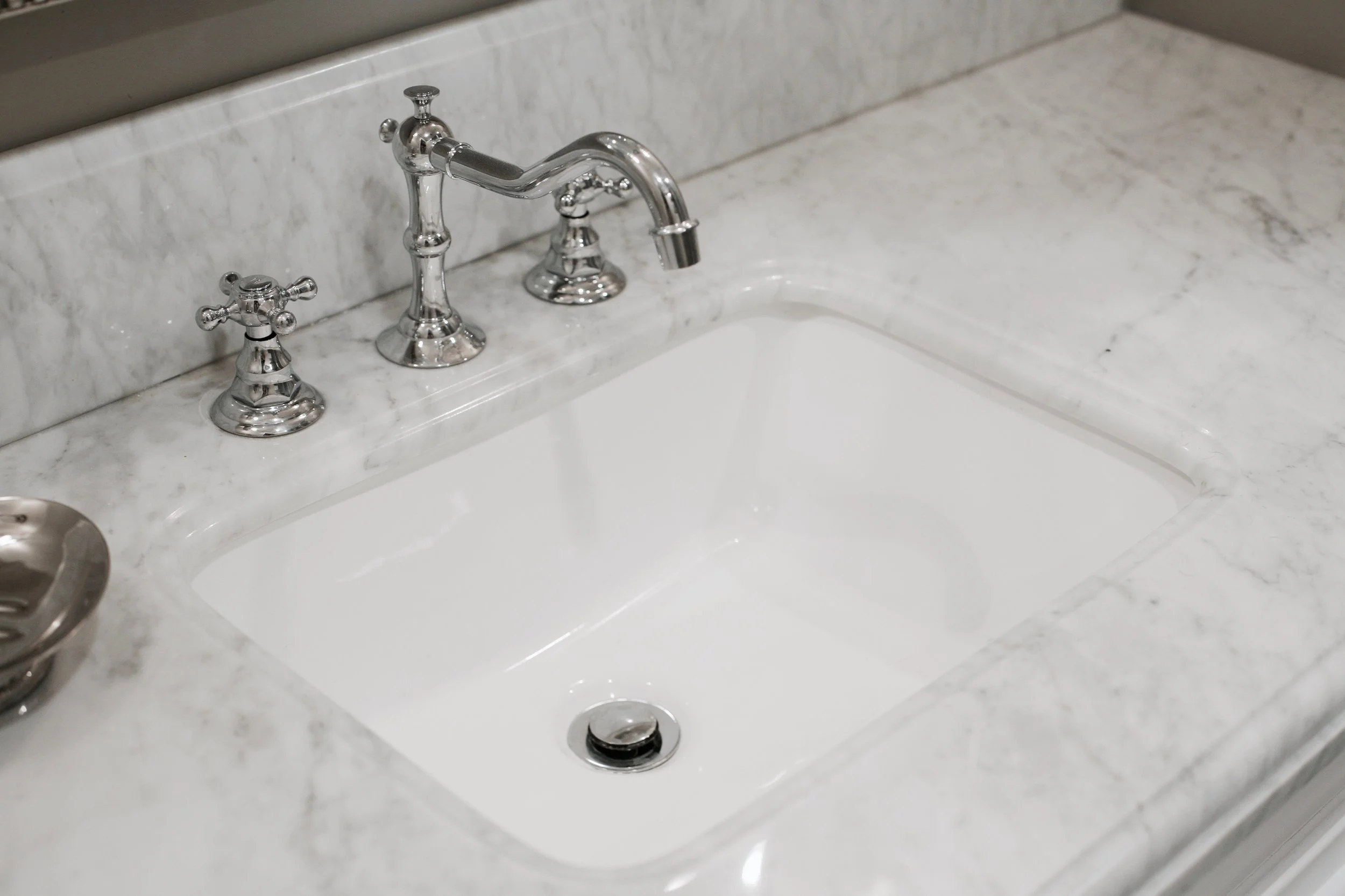 guest bath1_1376.jpg