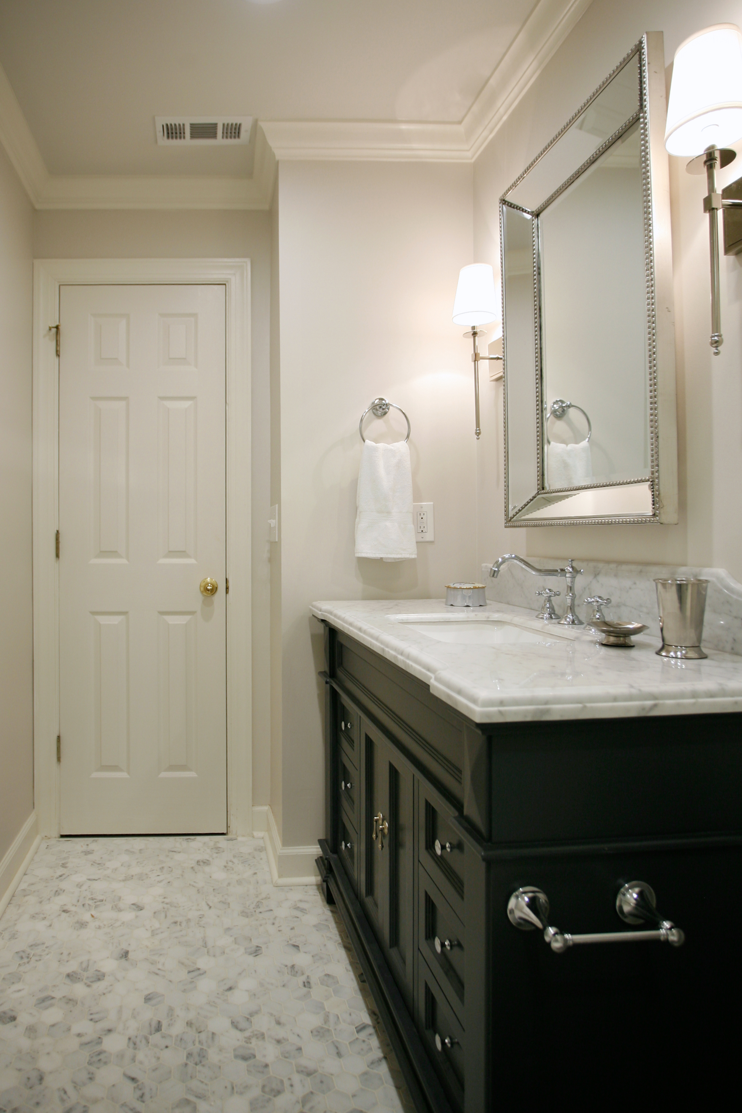 guest bath2_1328.jpg