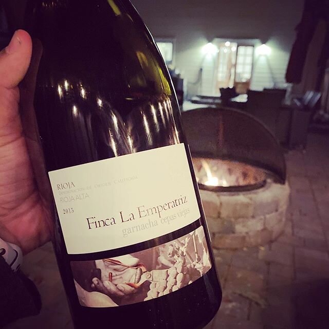 Sunday night, fire pit, magnum of Rioja, amazing friends...winning!
#wine #friends #firepit #sunday #chill #sanjose #willowglen #newhouse #moveinday #shelterinplace #sociallydistant #fincalaemperatriz@vhh_fincalaemperatriz #magnum #pimp #rioja #wine
