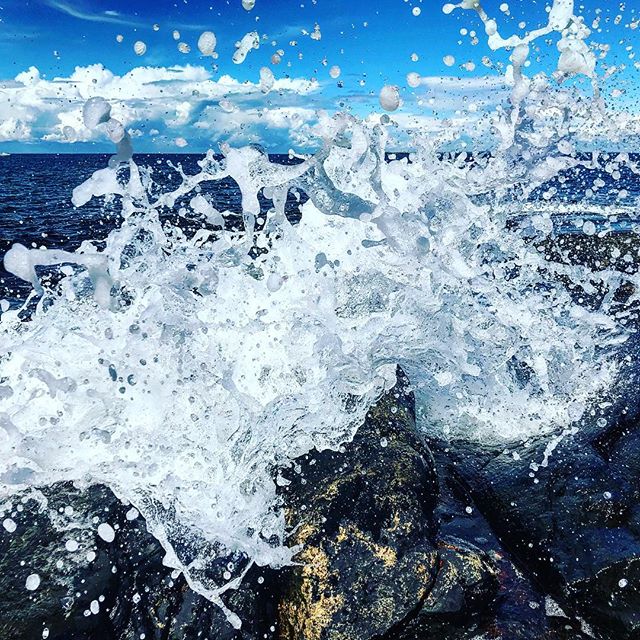 Det skv&auml;tter bra ute p&aring; L&ouml;kepottan idag! 💦☀️ #svensksommar #nordkoster #livinglife #havet