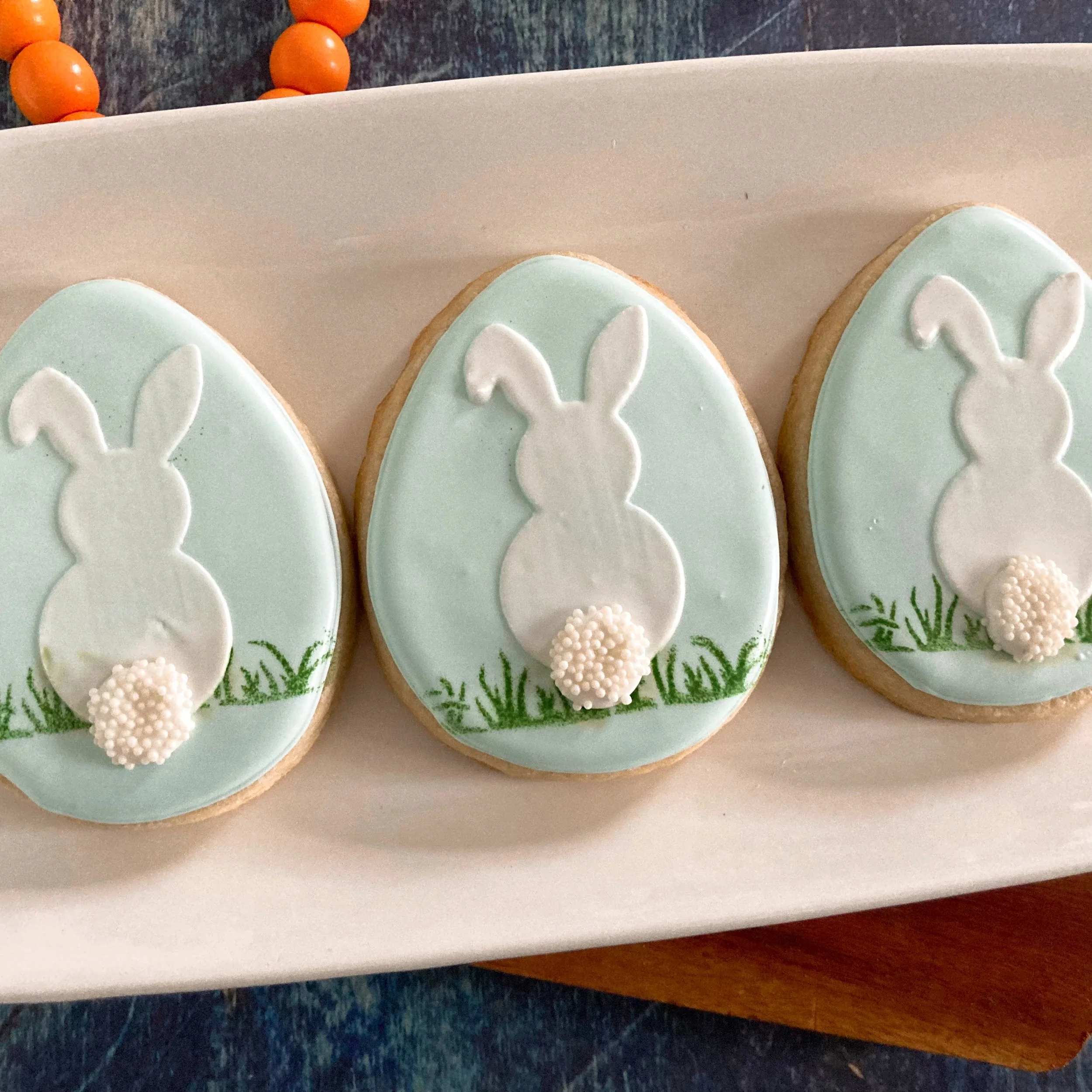 bunny butts in grass.JPG