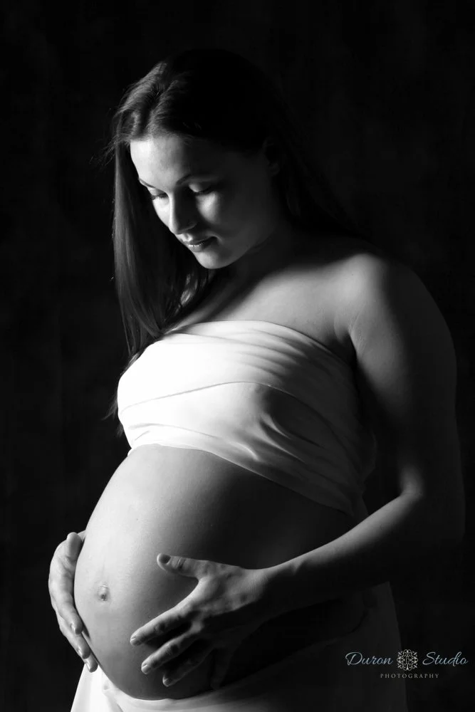 MaternityPortraitPhotography_DuronStudio_ (15 of 32).jpg
