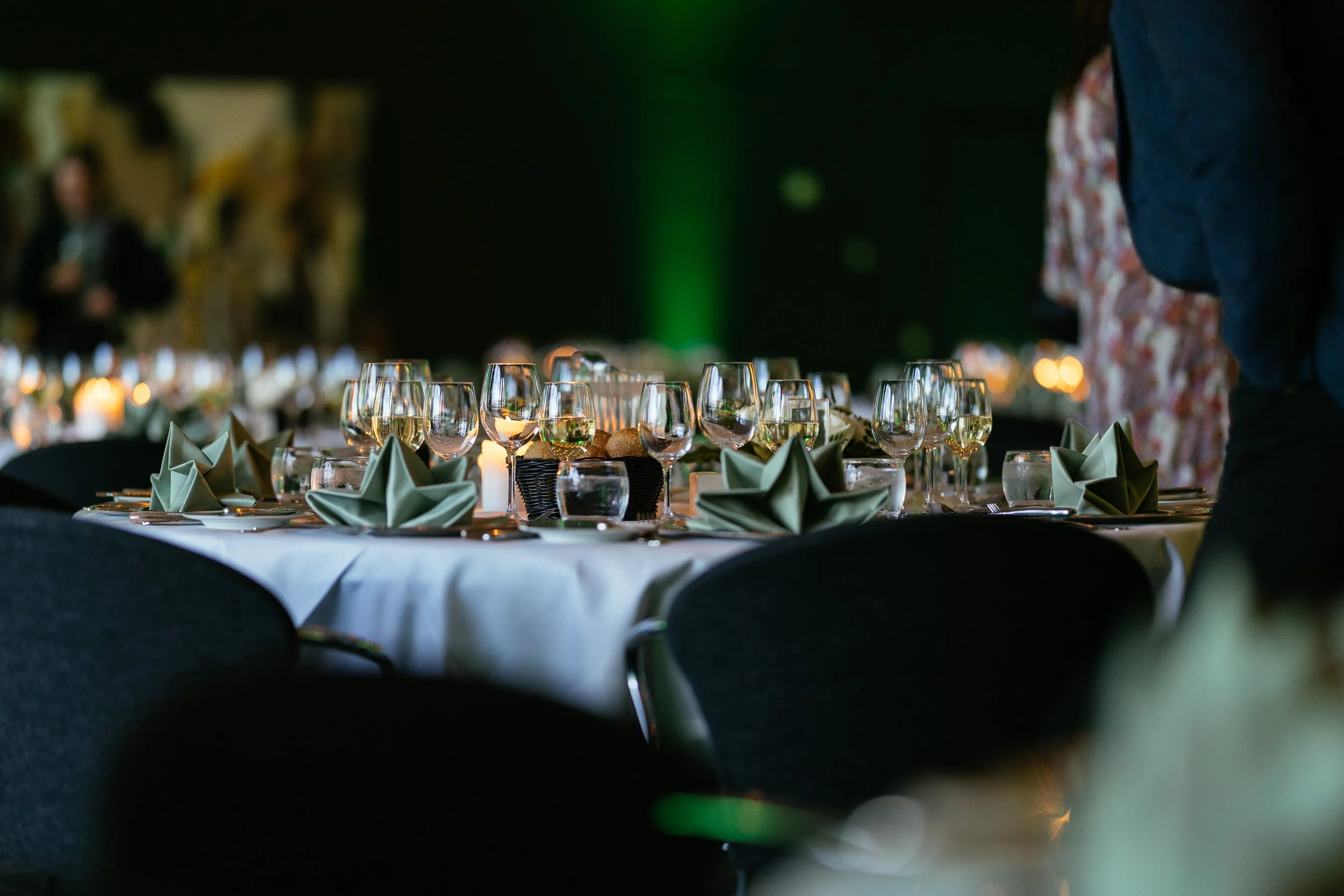  Photo by Claus Sall (www.claussall.com) 2023  Besøg   Hotel Koldingfjord  . Et af Danmarks bedste   hotel  - og konferencecentre. Unikke rammer ved   Kolding Fjord  . Læs mere her. Lige ud til   Kolding Fjord  . Rolig atmosfære. Pool og fitness. Smu