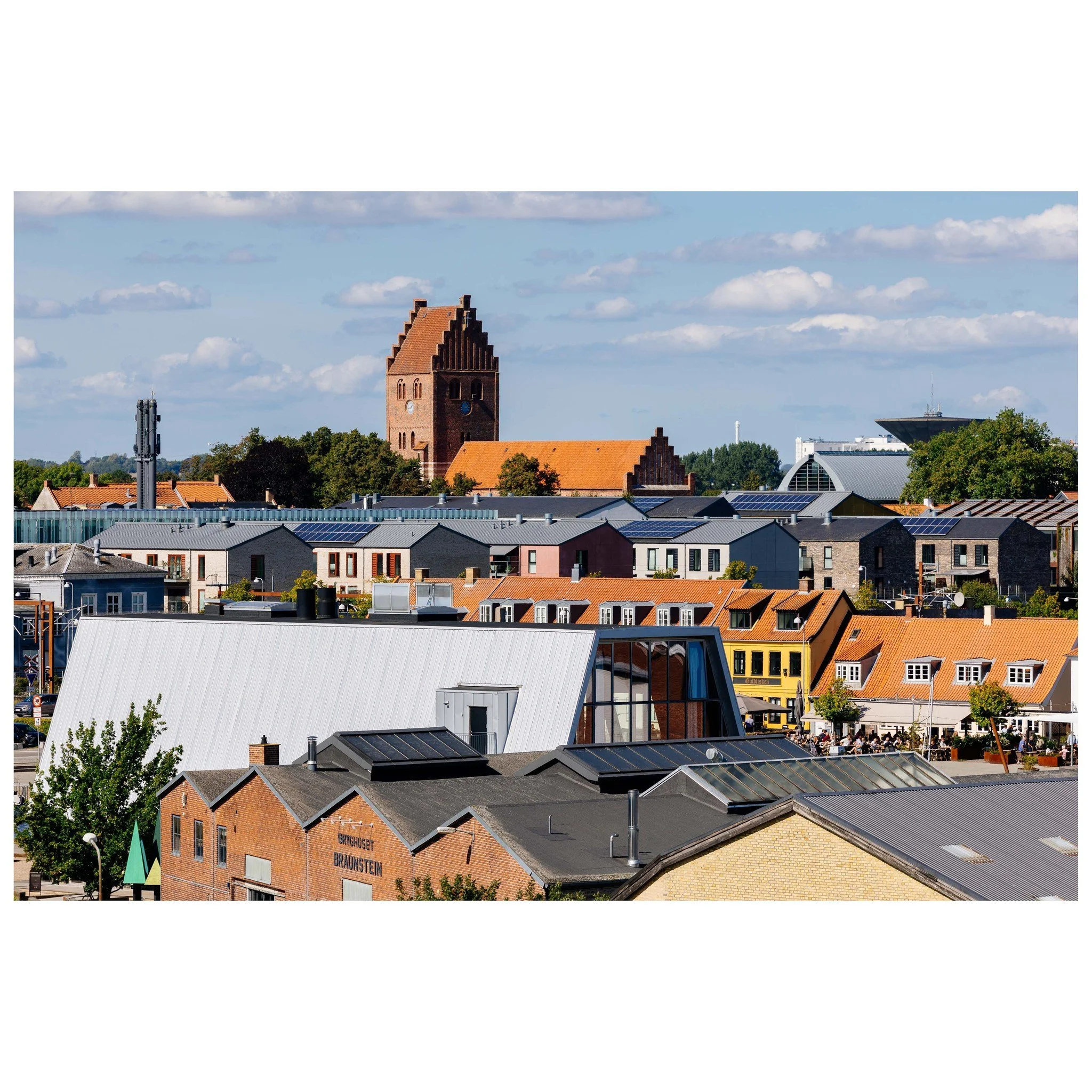 Above and beyond 📸

&copy; 2025, CLAUS SALL PHOTOGRAPHY
www.claussall.com
🚫 Not AI generated

Contact me on:
📞 23 90 11 69 
📧 cs@claussall.com

--------------------------------
Location : K&oslash;ge
Camera : CANON EOS R1
Lens : Canon RF 70-200mm