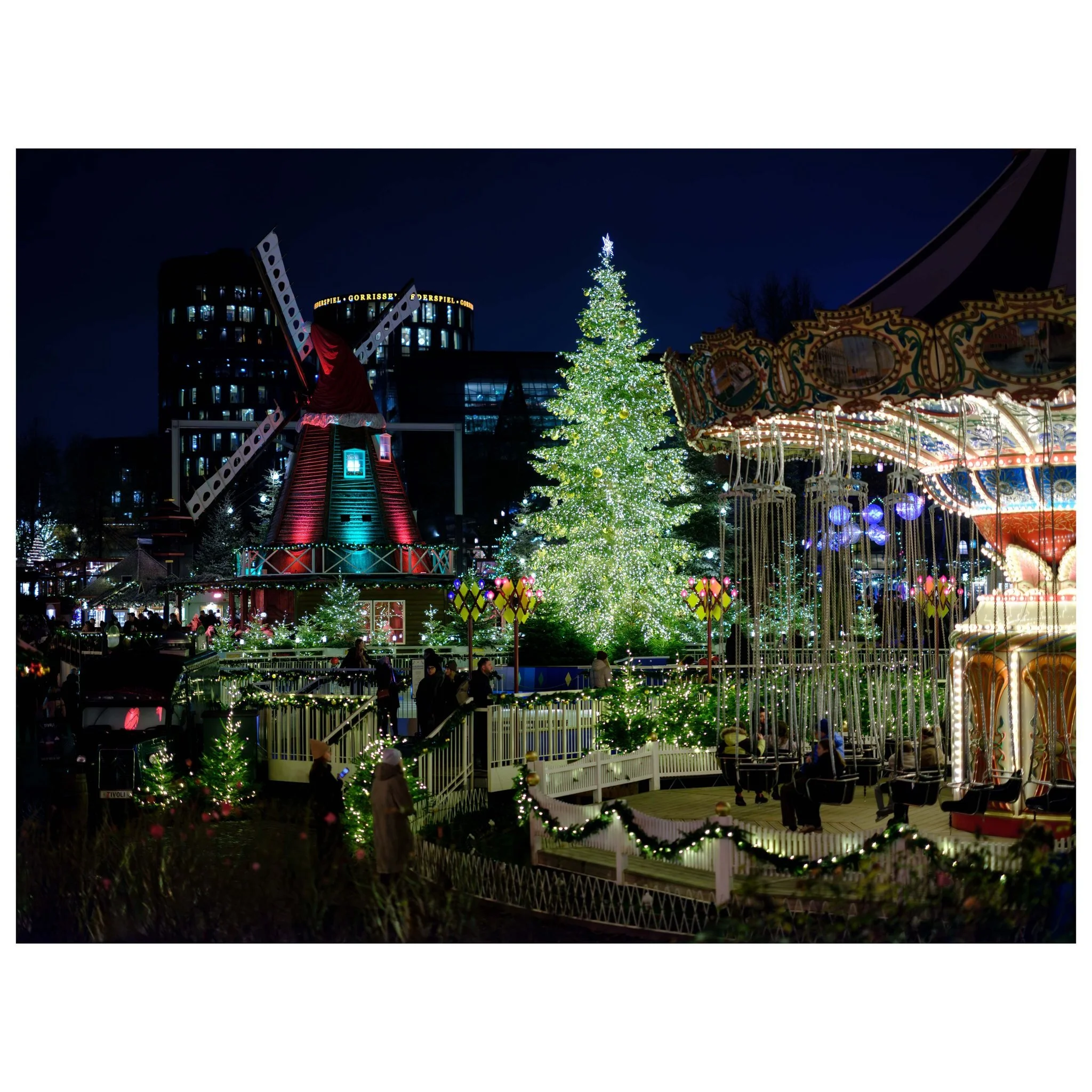 The holidays are coming 🎄

&copy; 2025, CLAUS SALL PHOTOGRAPHY
www.claussall.com
🚫 Not AI generated

Contact me on:
📞 23 90 11 69 
📧 cs@claussall.com

--------------------------------
Location : Tivoli
Camera : Fujifilm GFX 50S II
Lens : FUJINON 