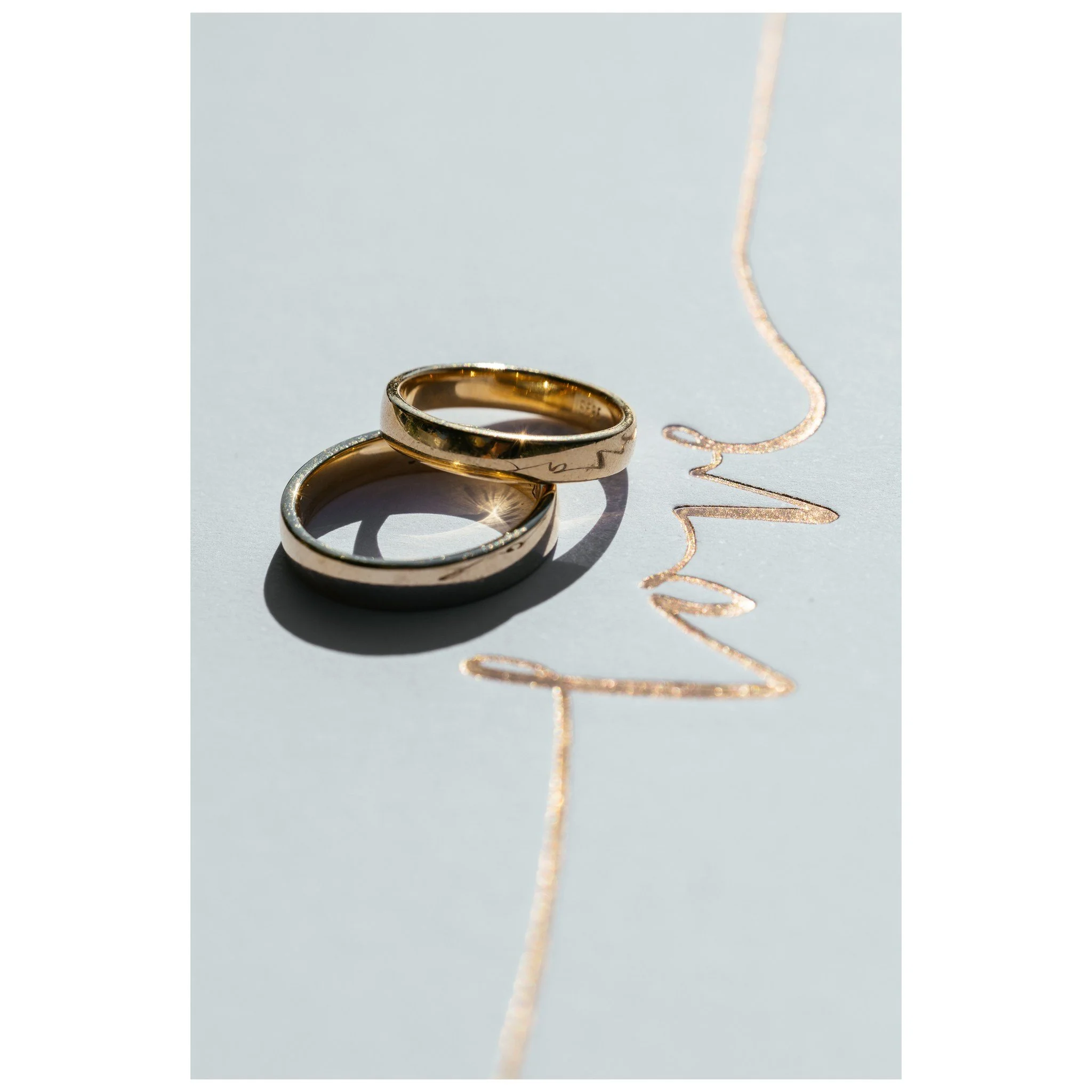 💍 Skal I giftes i 2026? 📸

Lad mig hj&aelig;lpe jer med at forevige jeres k&aelig;rlighedshistorie ❤️

En bryllupsdag er fyldt med magiske &oslash;jeblikke, store smil, og sm&aring; detaljer, der g&oslash;r dagen helt speciel. Jeg s&oslash;rger for