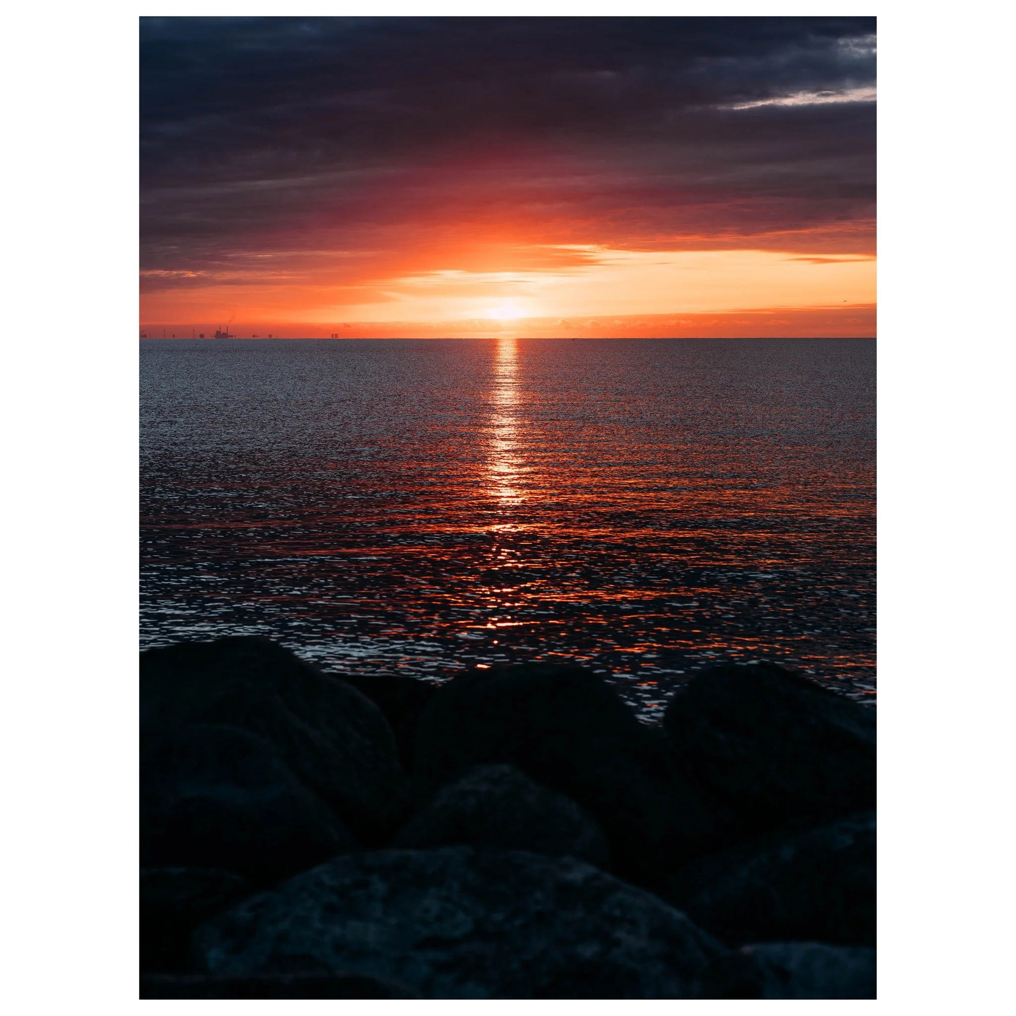 Morning fire 🌞

&copy; 2025, CLAUS SALL PHOTOGRAPHY
www.claussall.com
🚫 Not AI generated

Contact me on:
📞 23 90 11 69 
📧 cs@claussall.com

--------------------------------
Location : K&oslash;ge
Camera : Fujifilm GFX 50S II
Lens : FUJINON GF 80M