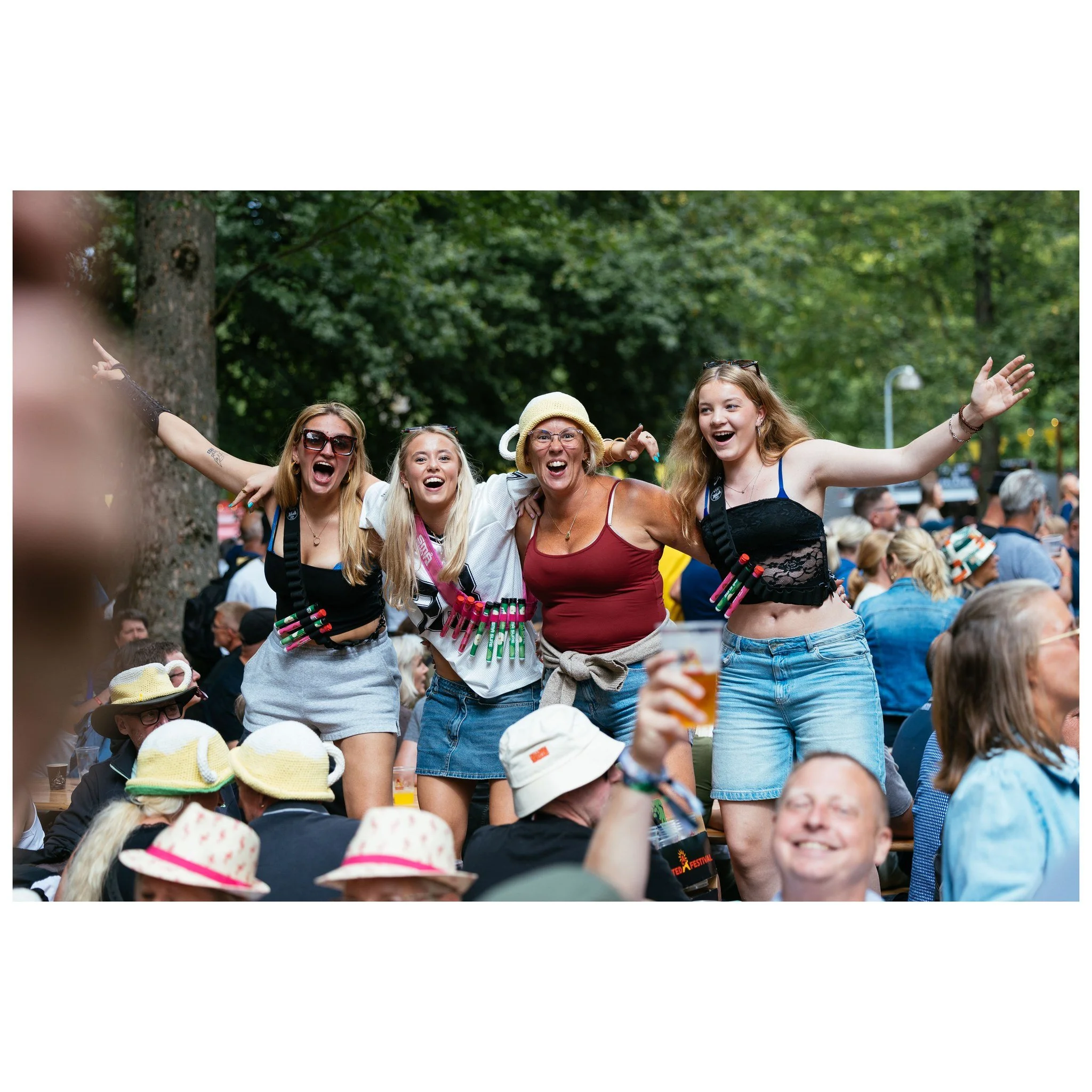 Der er mange, der sp&oslash;rger mig, hvad det egentlig er, der g&oslash;r @ringstedfestival s&aring; speciel. 📸 &hearts;️

For mig er svaret ret enkelt. Det er jer.

Det er alle jer, der &aring;r efter &aring;r v&aelig;lger at komme tilbage. Jer, d