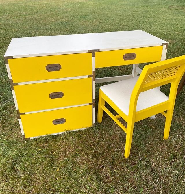 Still searching for a WFH set up for yourself or the kids? This one&rsquo;s like a ray of sunshine 🌞 Part of &ldquo;The Swingers&rdquo; collection 😂 by Schoolfield Industries, c. 1970. Dimensions are 30&quot;h x 48&quot;w x 19&quot;d; $395 @salvage