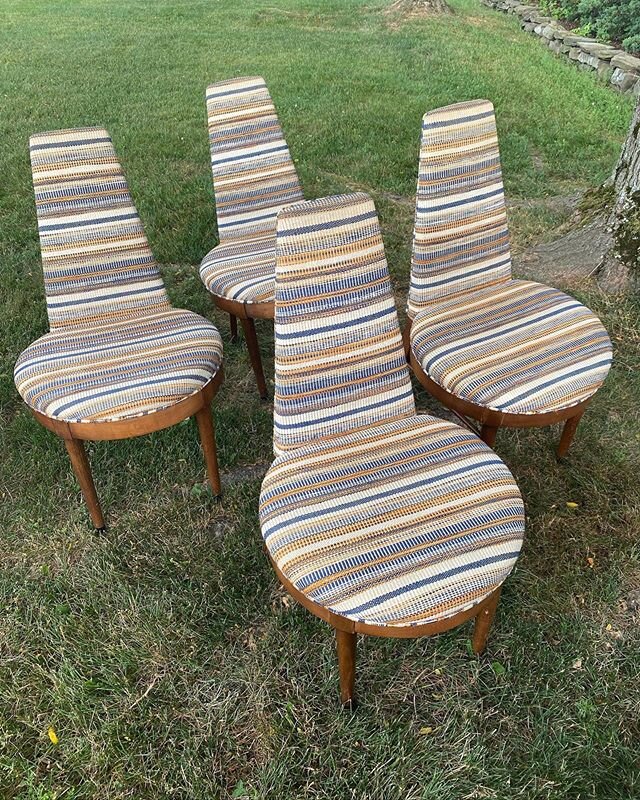 These cuties are super comfortable and the upholstery is in awesome condition. I love the modern, organic shape and color palette. Come and get &lsquo;em! $275 for the set of 4. Dims: 20&rdquo;w x 36&rdquo;h x 17&rdquo;d. Seat height: 17.5&rdquo; @sa