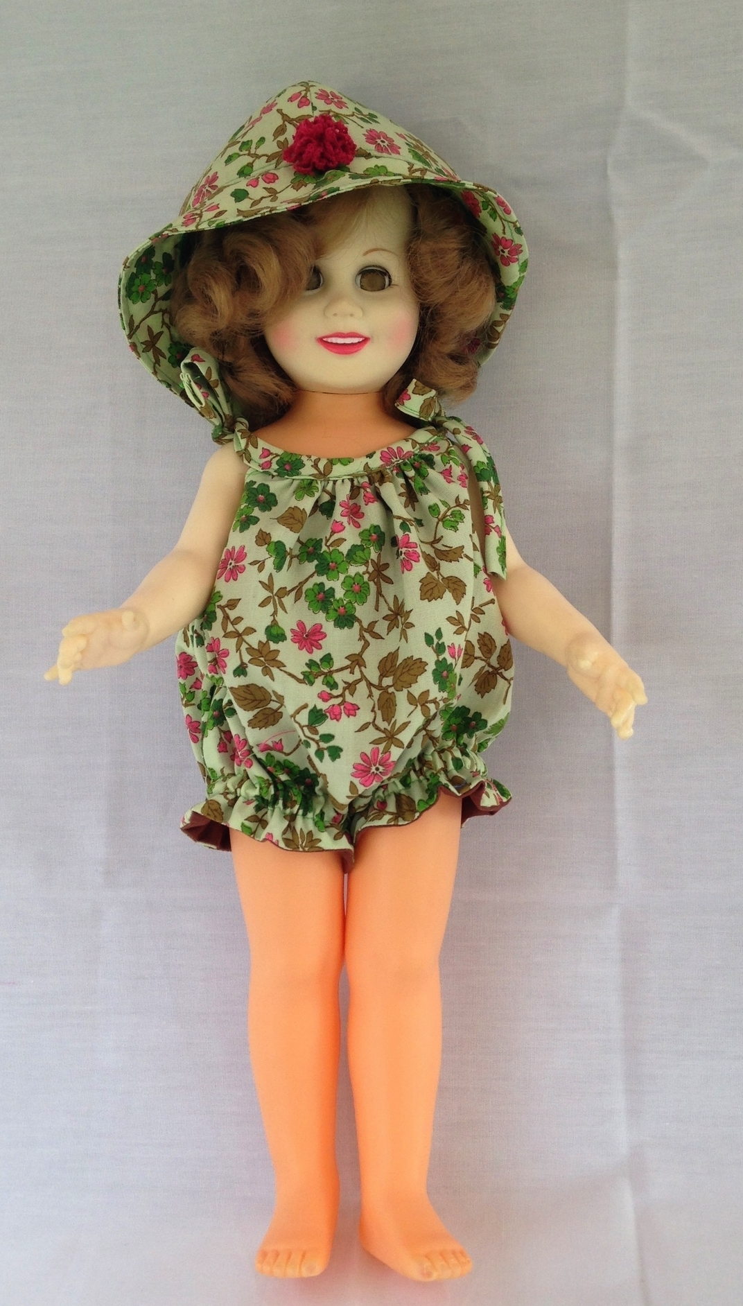 Check out Vintage Shirley Temple in a cute little sunsuit and hat'