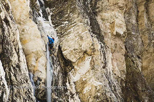 Nikki Smith nearing the top of the ice pillar. Photo ©Louis Arevalo
