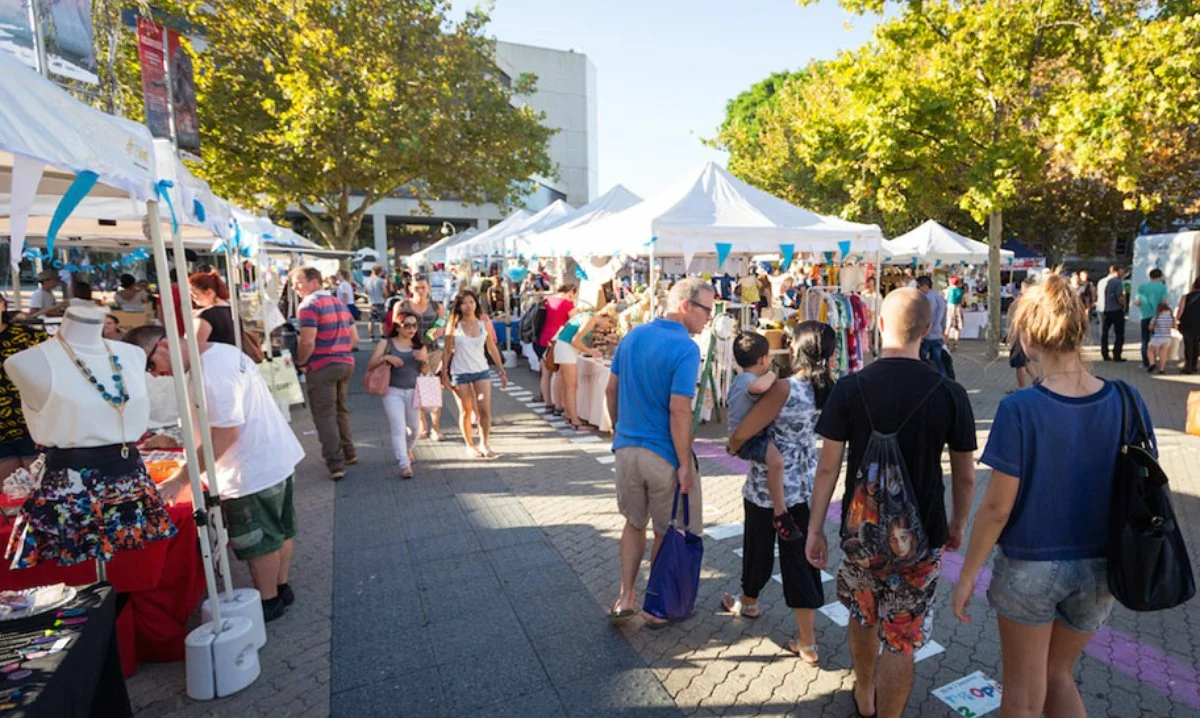 kickstart-market-day_-people-at-market-stalls-912x547.jpg