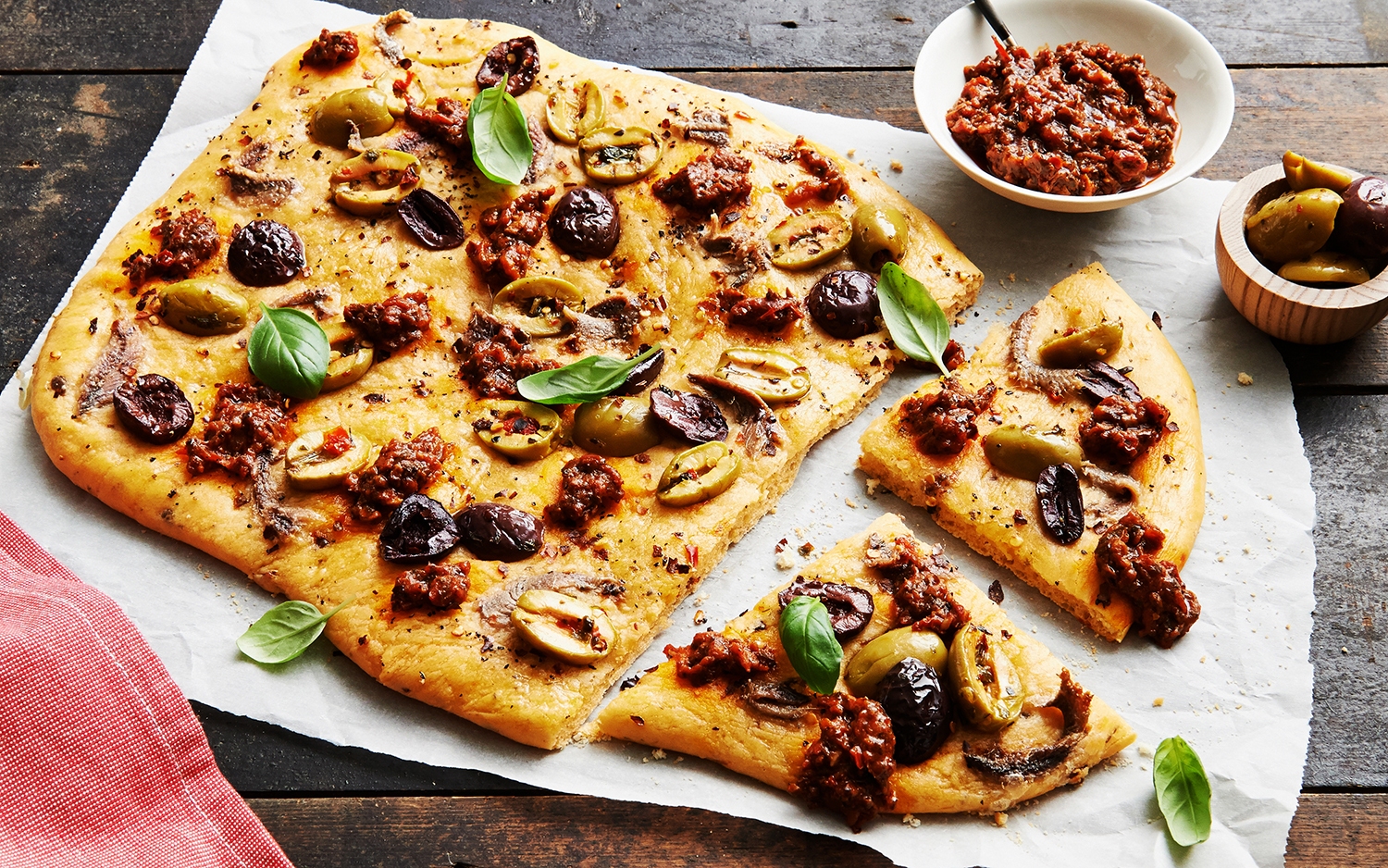 Sundried-Tomato-Pizza-with-Anchovies-and-Olives-L-2280-R1.jpg