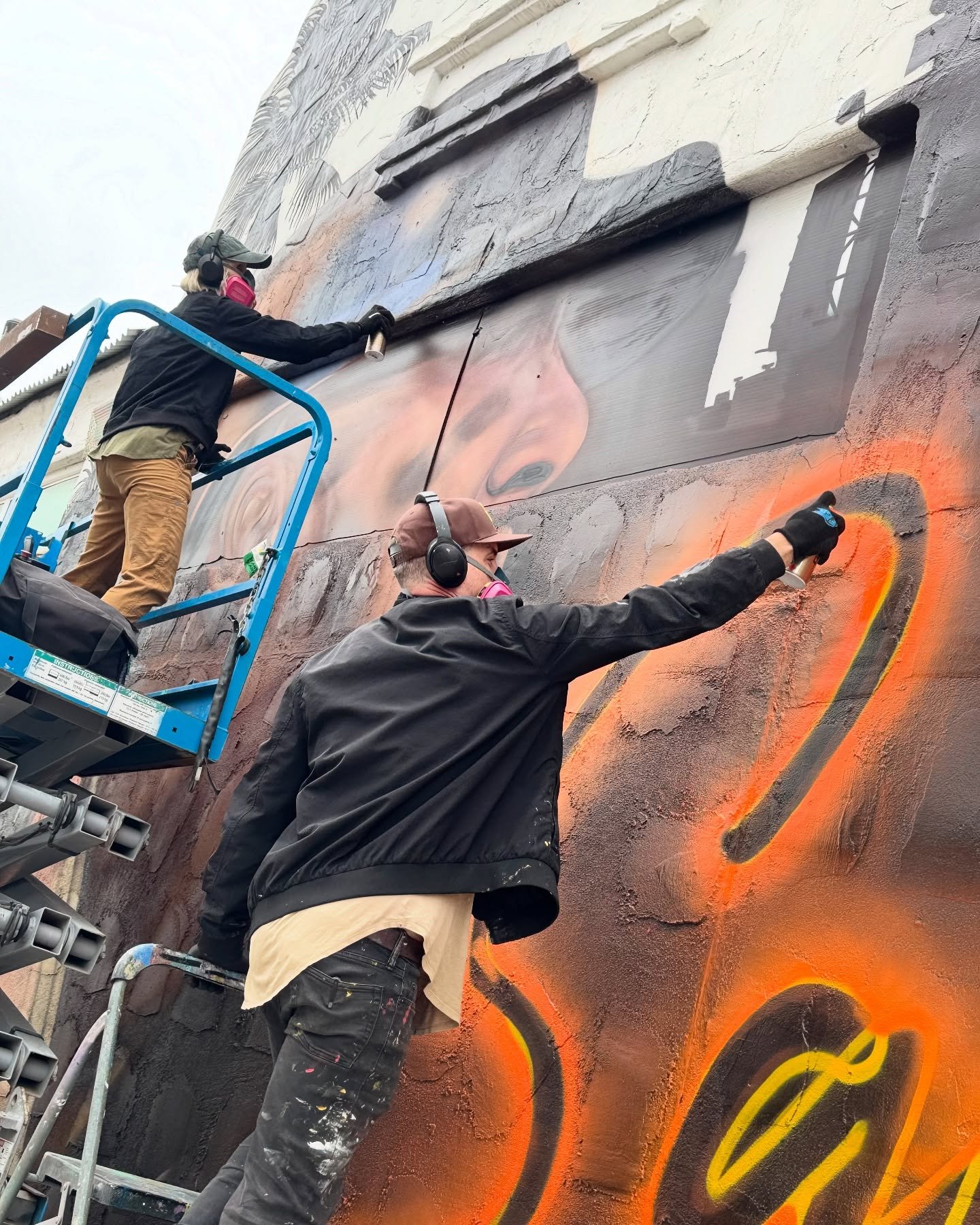 FOR THE FANS, BY THE FANS
During the playoffs last season @carlyealey and I painted a @padres themed mural. Sadly it was defaced with Dodgers graffiti. A group of diehard Padres fans @marcticc @firefriartalk along with @northparkmainstreet decided th