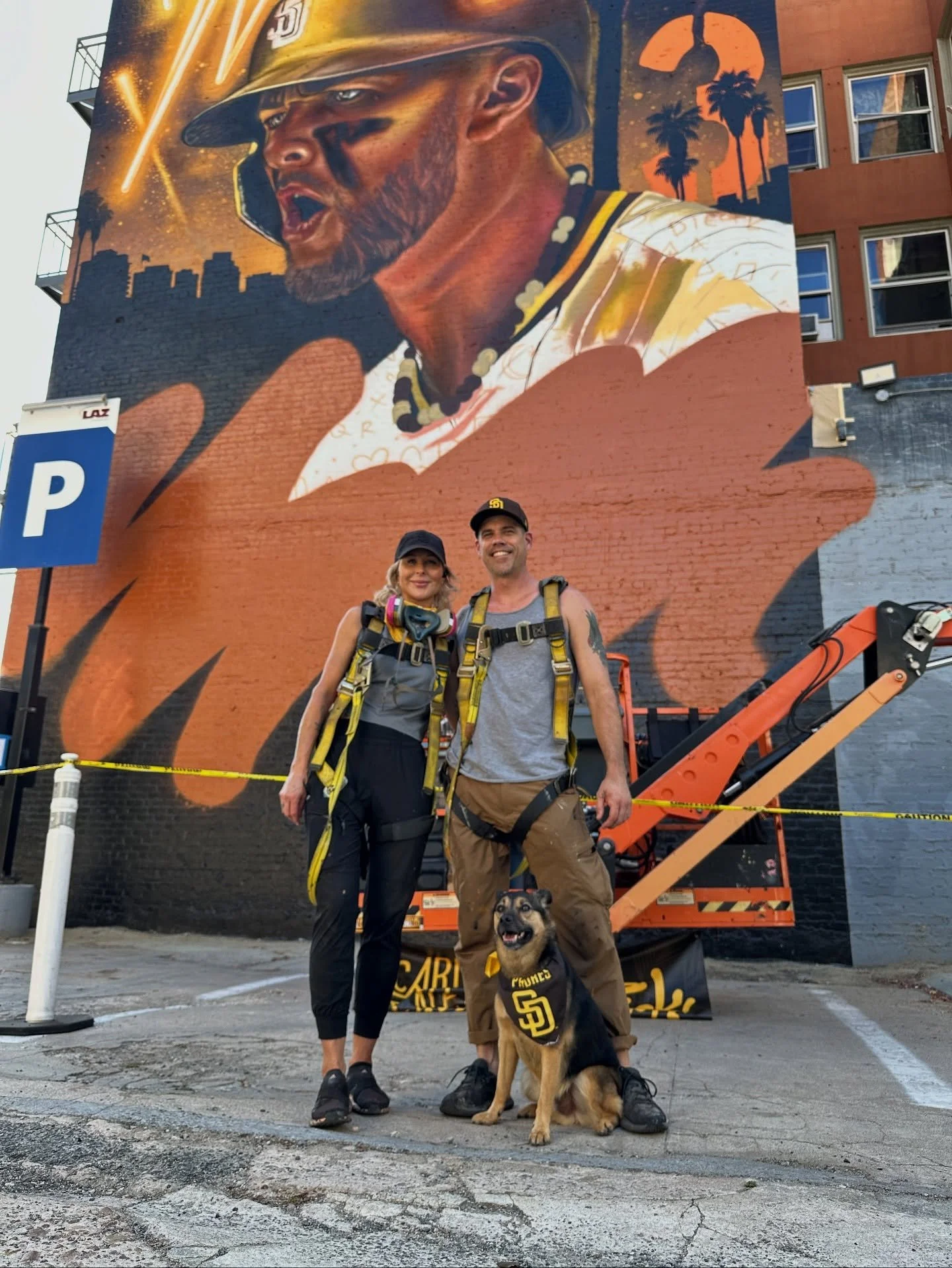In our happy place 🎨 #merrillmadness 

We met in this building 13 years ago and find ourselves here again painting our most detailed mural to date. 

@carlyealey @koneckiart #artistsdoingthings 

#sandiego #mural streetart #art #graffitiart #urbanar