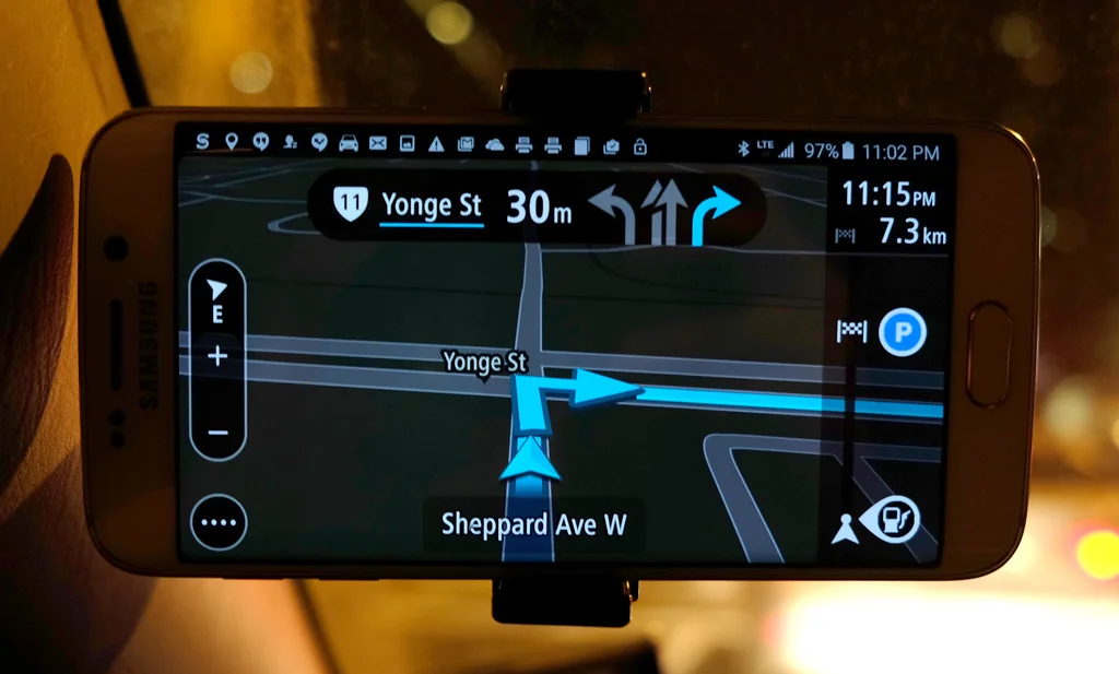 TomTom GO Mobile Review: Traffic relief for a price