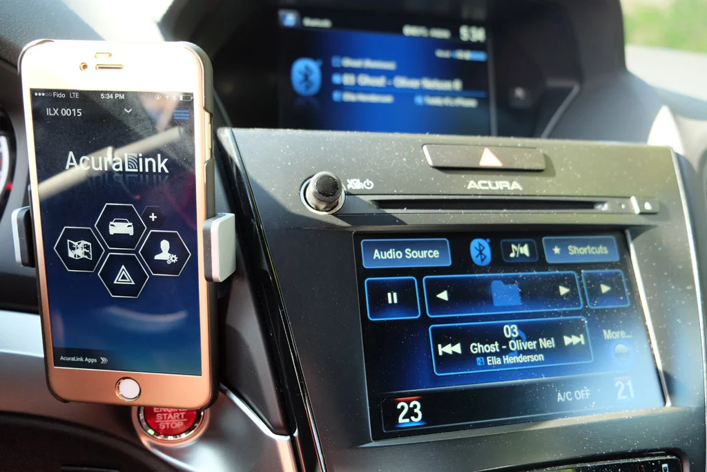 Smartphones and Acura's AcuraLink system