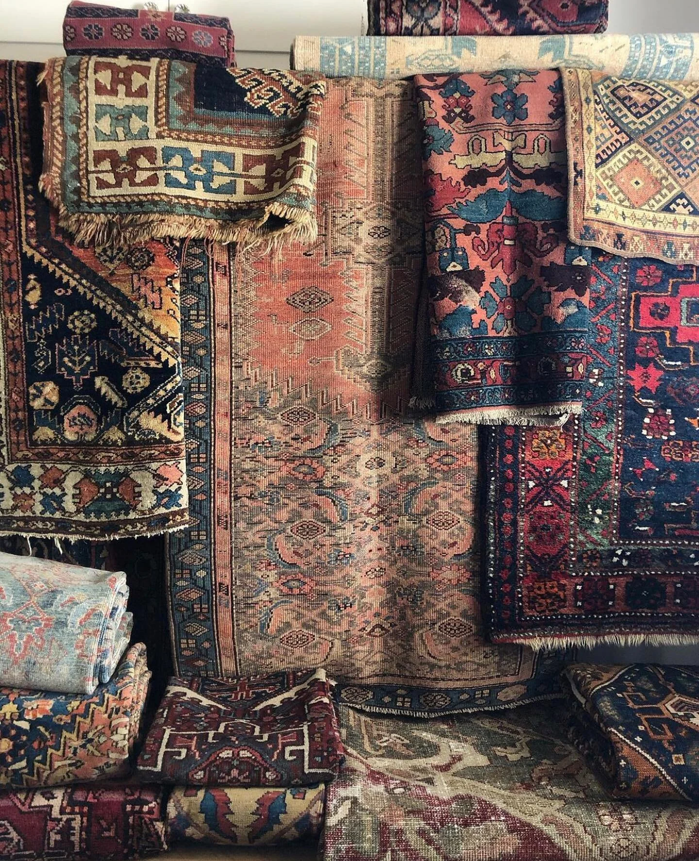 Vintage rugs? We got it! Come shop indoors at our newest show @hangar30_flea this October at Seattle&rsquo;s largest vintage-only show! #magnusonparkhangar30 #hangar30flea #vintagerugs #shopvintage #vintagefurnishings #seattle #fleamarketstyle #pacif