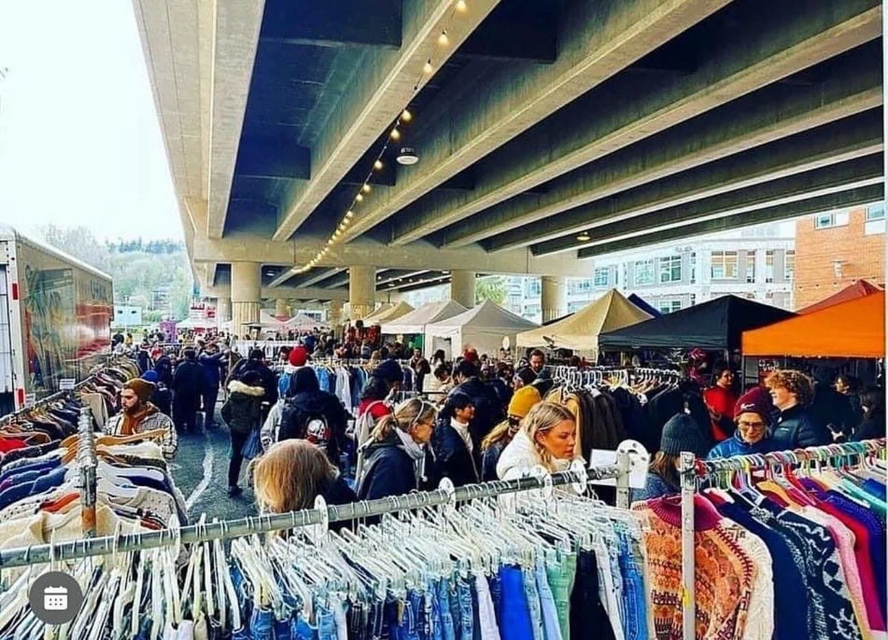 SAVE THE DATE: Sunday, Nov 3rd is when the @fremontsundaymarket down under to our @fremontbridgemarket space for our Winter Market season! See ya there! #fremontbridge #shopsmall #seattlemade #seattlefunevents #seattlelife #seattlebrunch #eatseattle 