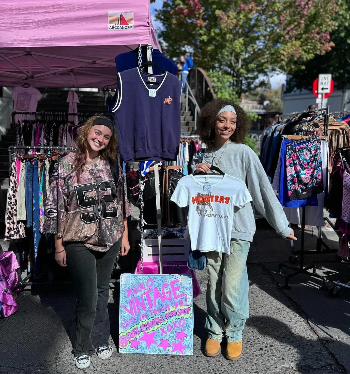 Nothing brings more smiles than hanging with friends and finding that perfect fit curbside! BOG THANKS to everyone s that joined us and our amazing vendors like @delusionalbirdshop this past Sunday! #seattle #fremontsundaymarket #seattlefunevebts #se