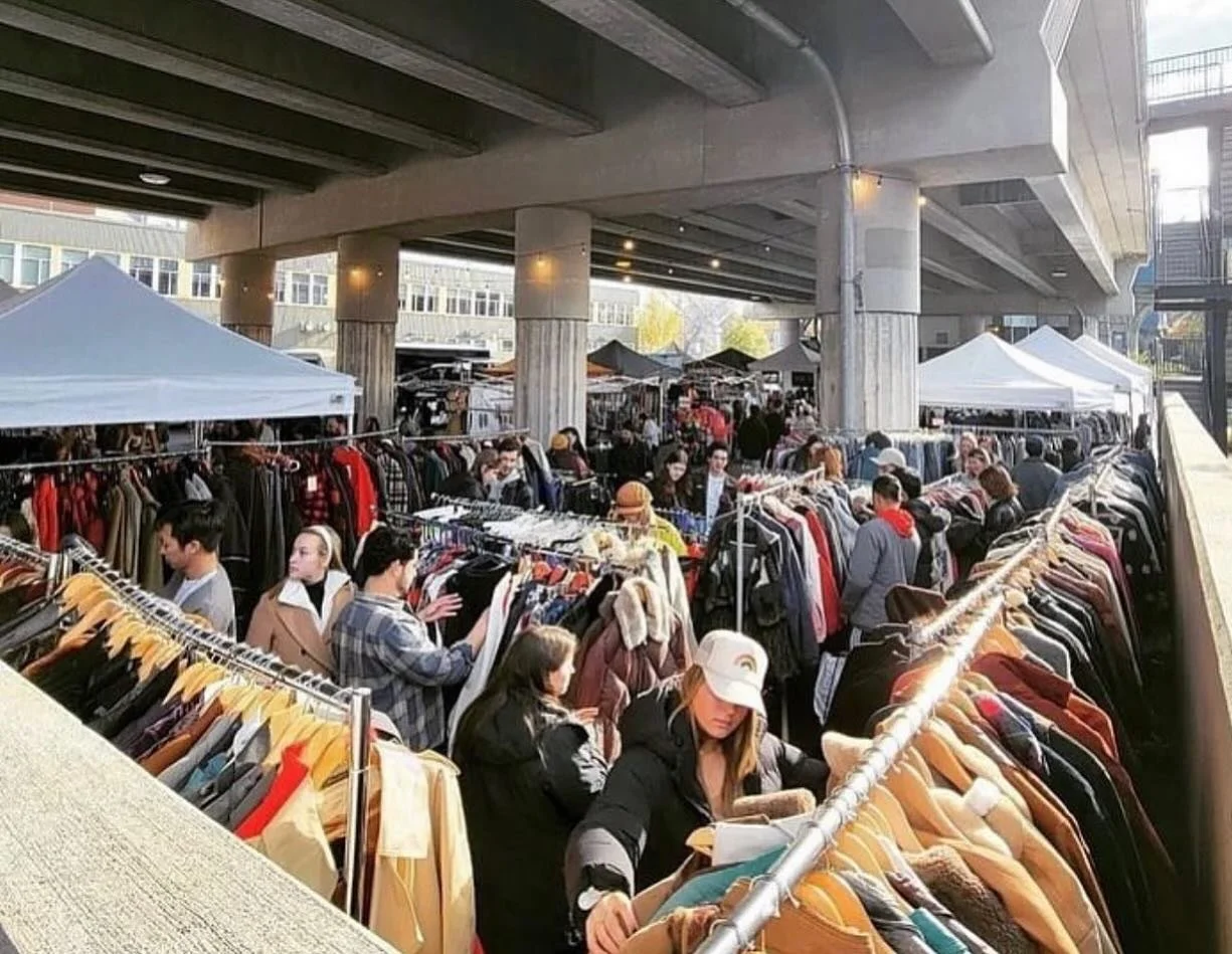 Fall 🍁 is here and we&rsquo;re moving the @fremontsundaymarket down under to our newly expanded @fremontbridgemarket this Sunday, Nov. 3rd 10-4pm through March! Come explore our winter digs and discover over 100 local small businesses this holiday s