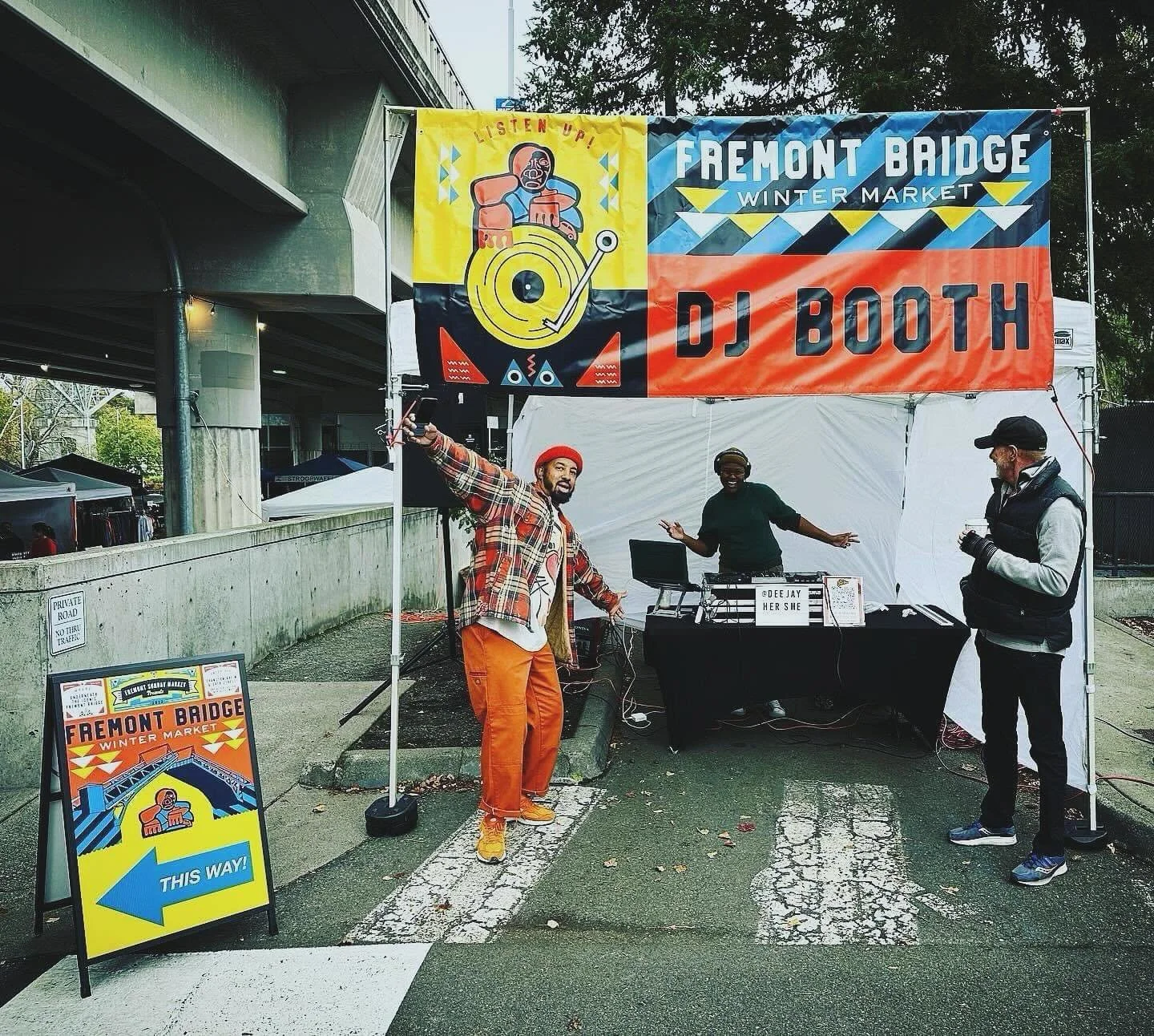 Every Sunday is filled with local DJ&rsquo;s curbside at our @fremontbridgemarket to keep you dancing g while you explore and shop local this holidays! See you rain of shine at our two covered marketplaces! #seattlelife #fremontsundaymarket #seattleb