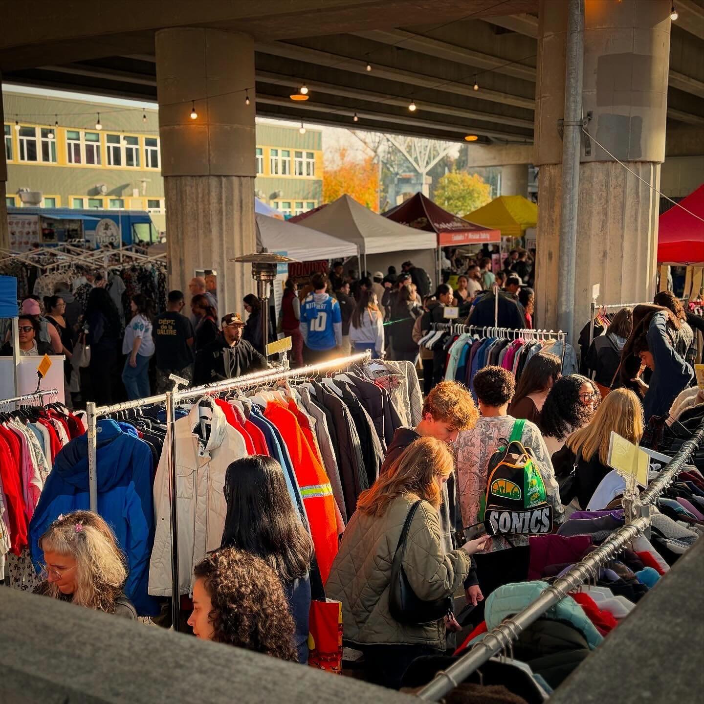 Rainy day change your plans? We love our @fremontbridgemarket location that serves a giant ☔️ for our small business was Commubity to jerk us all dry at our two coveted locations! Don&rsquo;t forget about our 🔥 patio heaters either 🔥 to keep you co