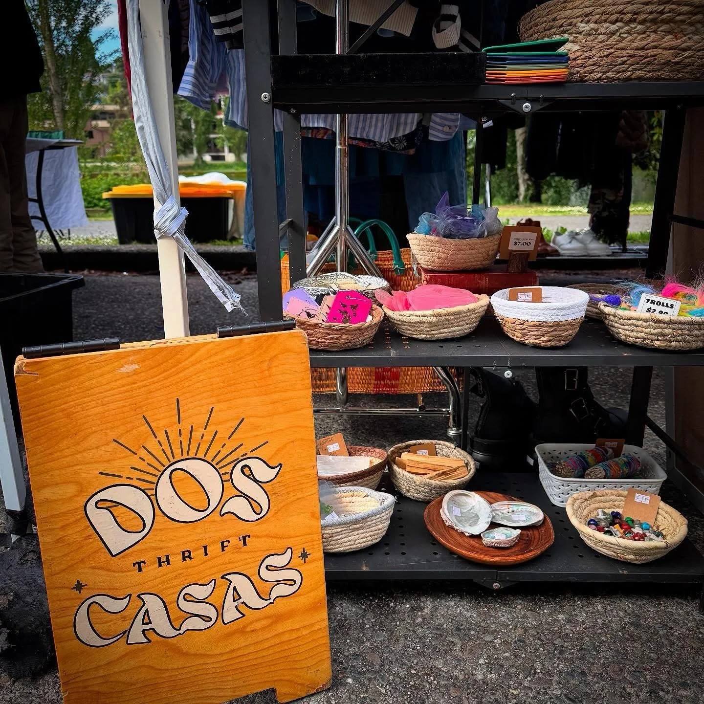 Catch one of our favorite vintage boutiques popping up today at @dos.casasthrift down under at our @fremontbridgemarket