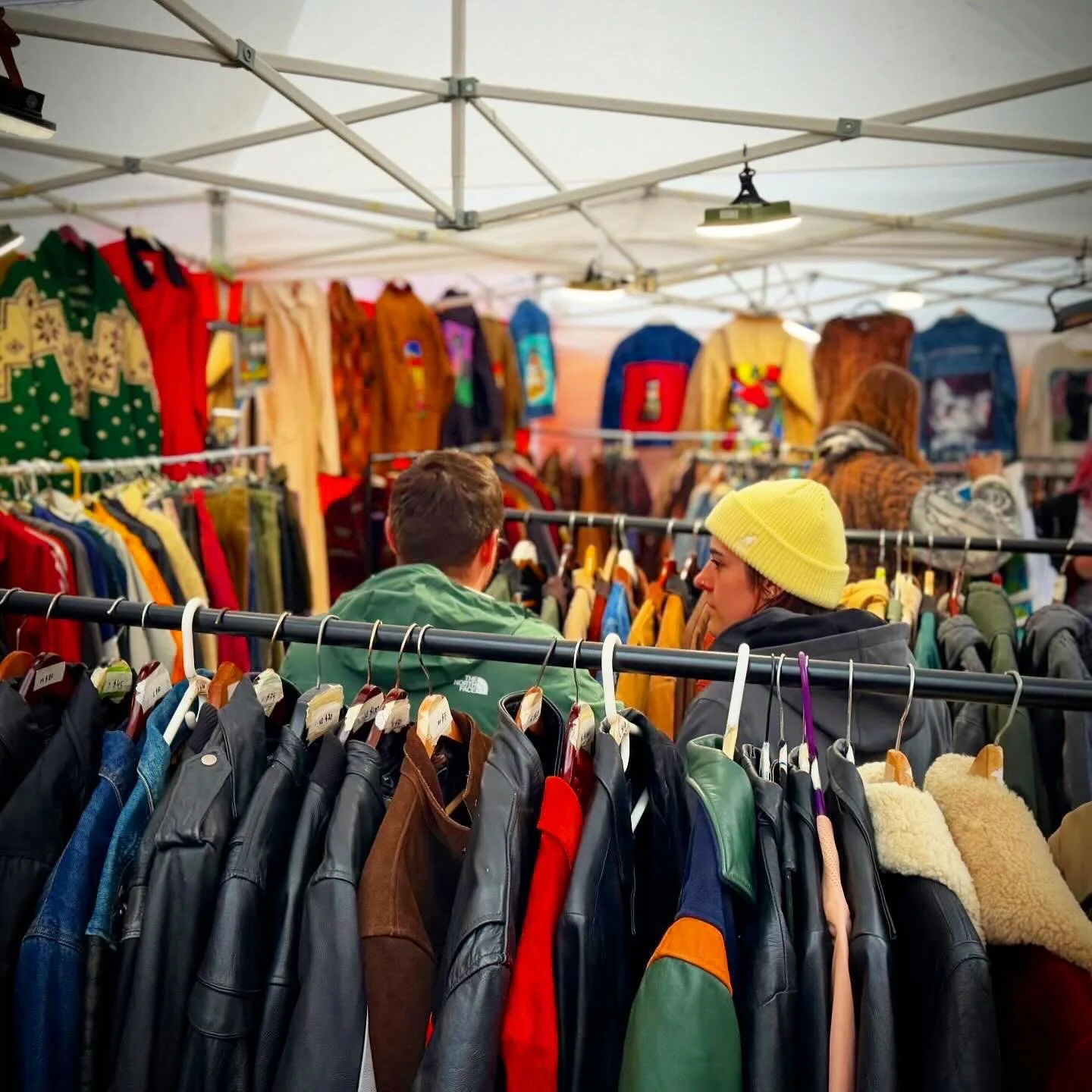 Take a walk to find a slice inspiration any given Sunday at the @fremontsundaymarket with Seattle&rsquo;s favorite street market weekly. Drop by and discover local artists, designers, and dealers.