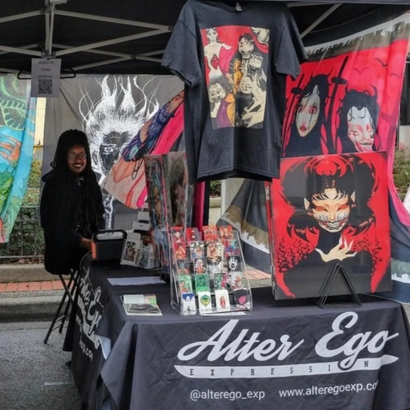 Always wonderful to see returning artists like @alterego_exp curbside as the weather gets warmer! Swing by and say hi today. Give them a follow to learn more about their new storefront in @pioneersquare through @seattlerestored ❤️