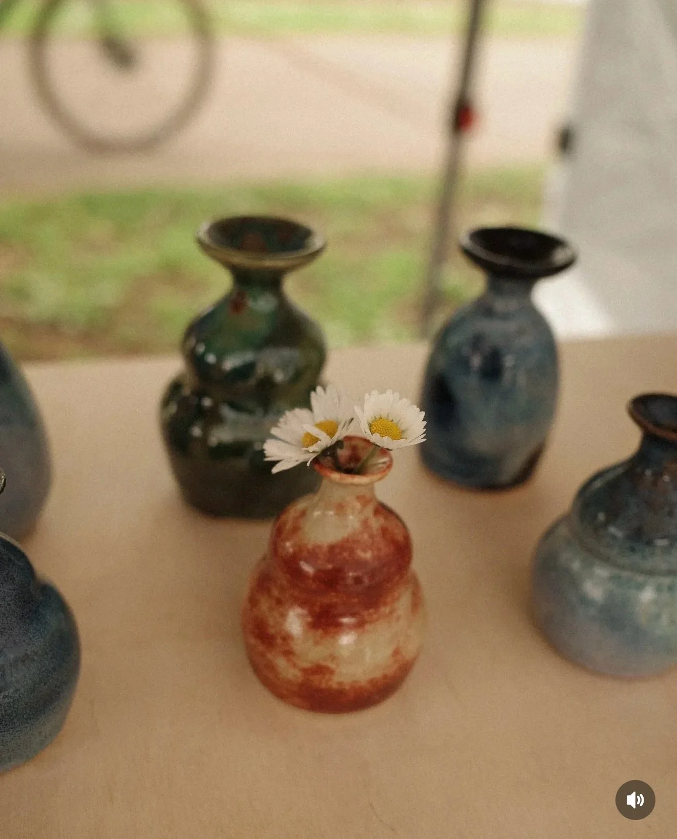 Handmade vibes on a Tuesday inspired by @one.off.ceramics . Give her a follow to learn more. 📸: @one.off.ceramics