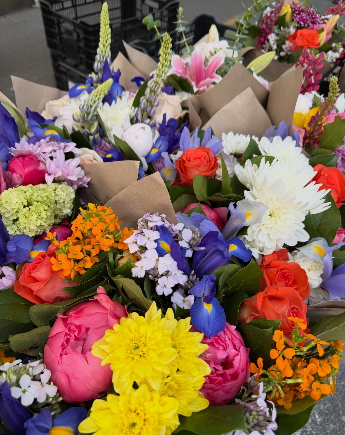 Add some color 💐 today with Chane flowers at the flags today! Open until4pm today!