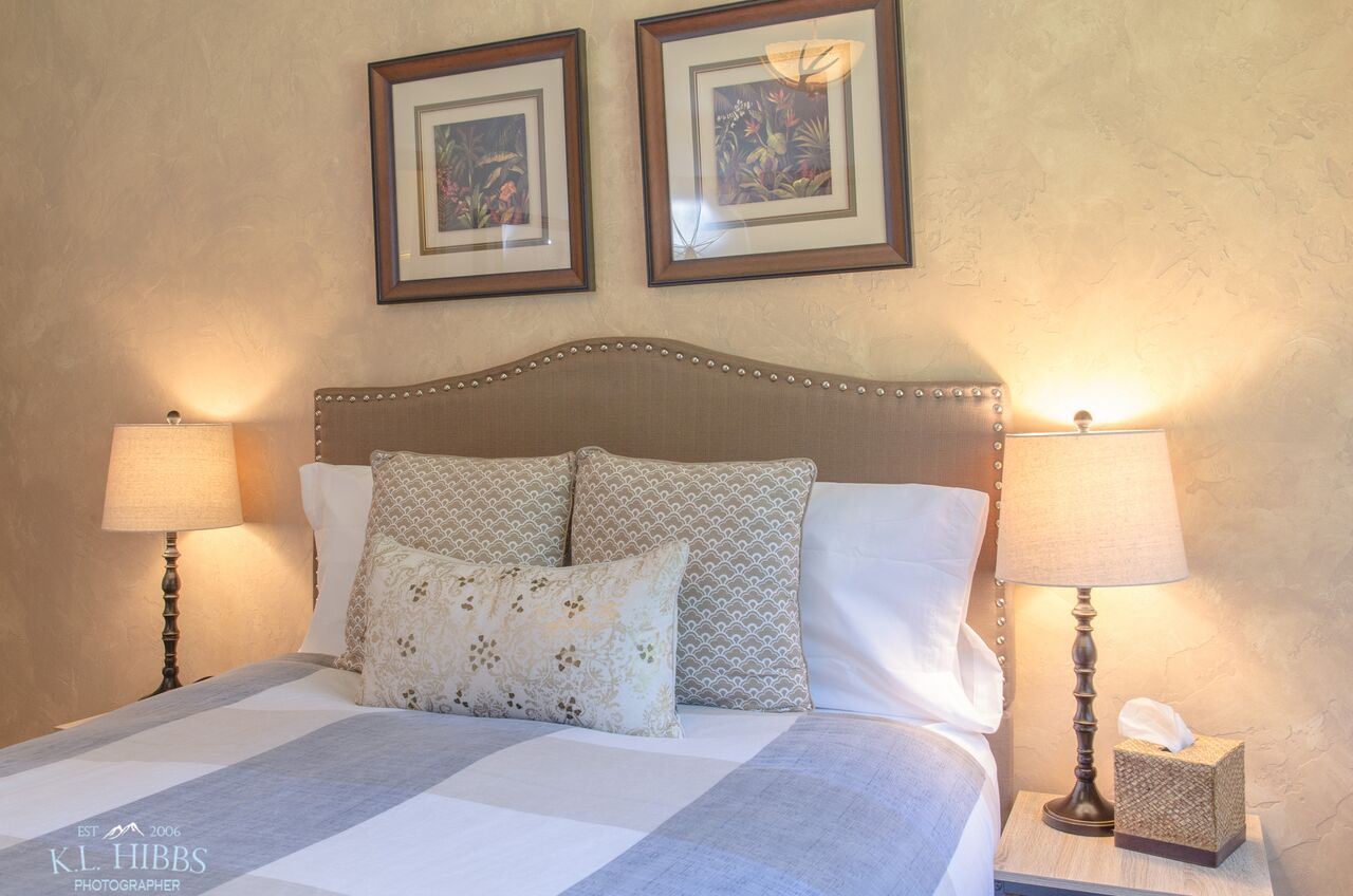 Conifer Suite - Queen Bed and private bath