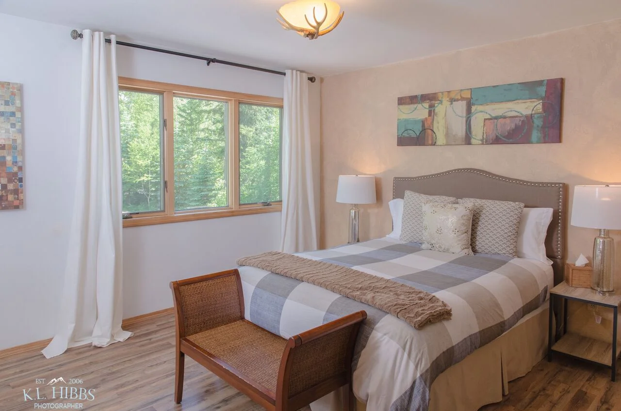 Cottonwood Suite - Queen bed and private bath