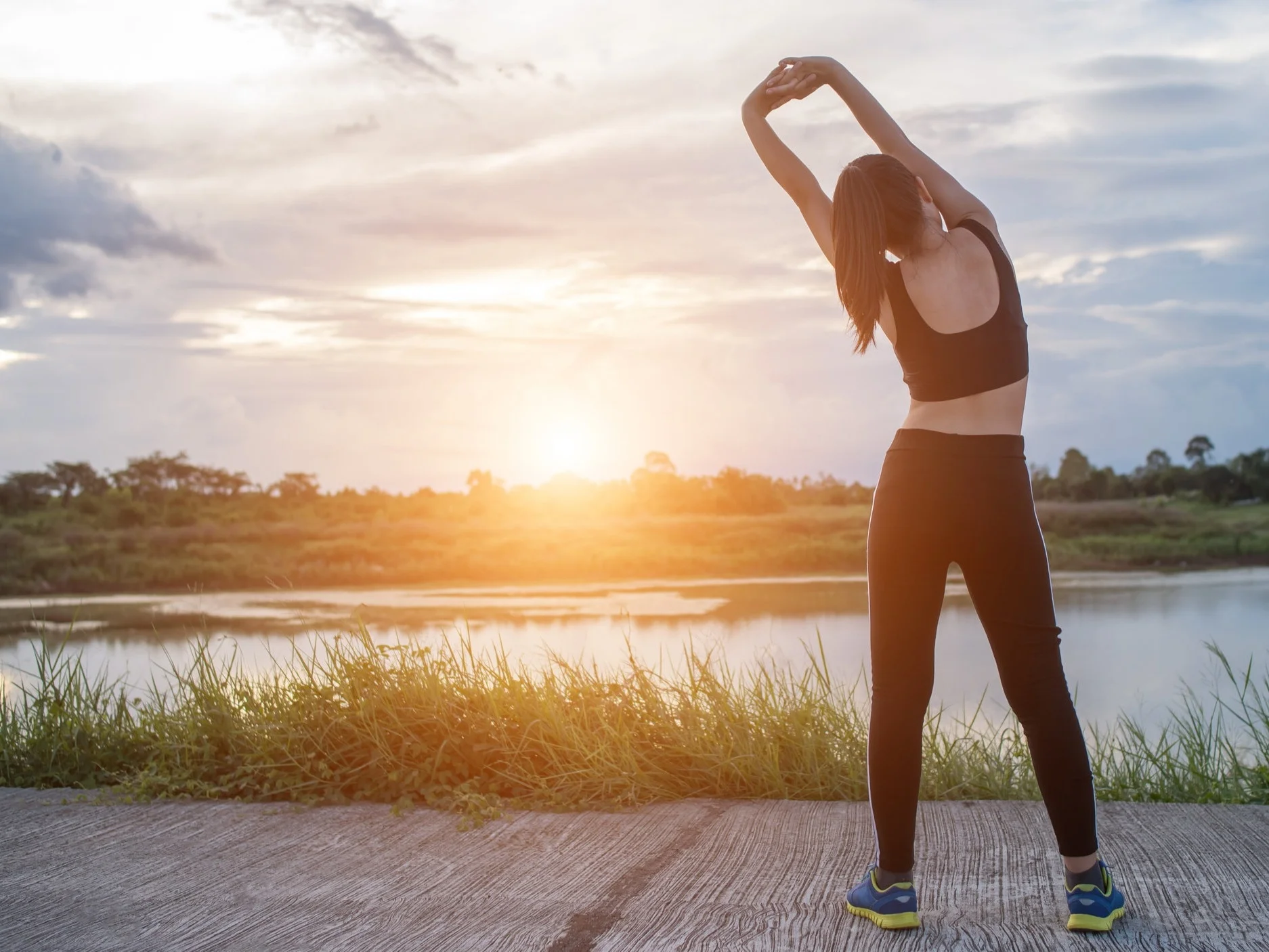 https://nl.freepik.com/vrije-photo/gezonde-jonge-vrouw-die-in-openlucht-training-voor-opleidingssessie-verwarmen-bij-het-park_2887320.htm