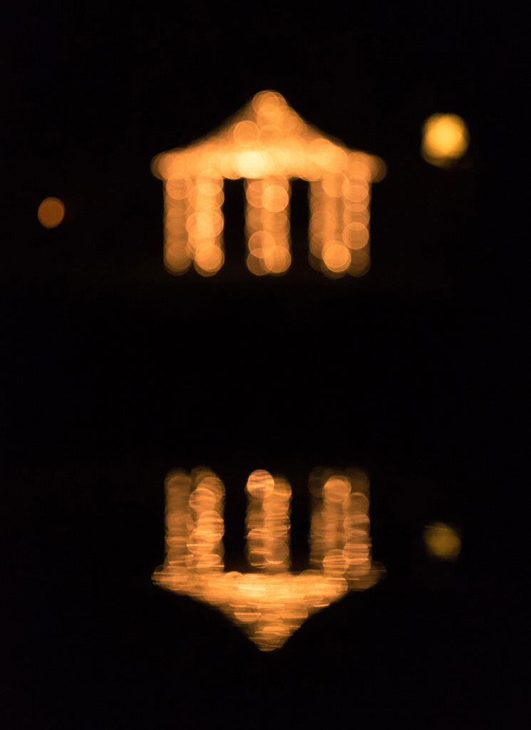 symmetry-composition-tips-christmas-lights-reflection.jpg