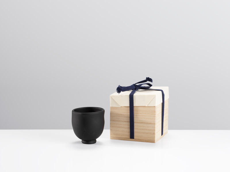 Ryoji-Koie-Black-Glass-Teabowl_Image-Michael-Harvey_Oxford-Ceramics-Gallery.jpg