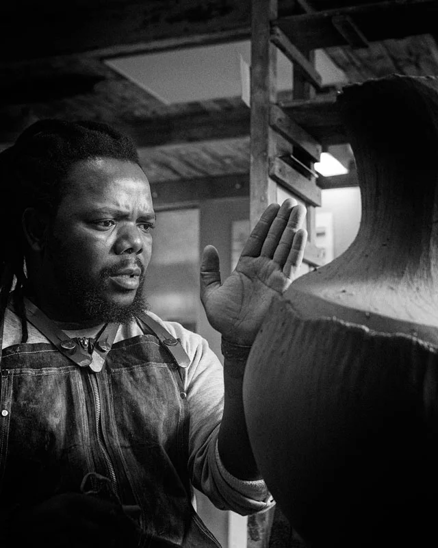 Andile Dyalvane working at the Leach Pottery