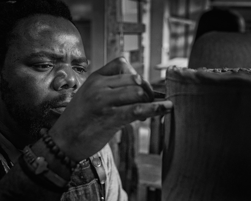 Andile-Dyalvane-Working-at-the-Leach-Pottery_Image-Matthew-Tyas_2.jpg