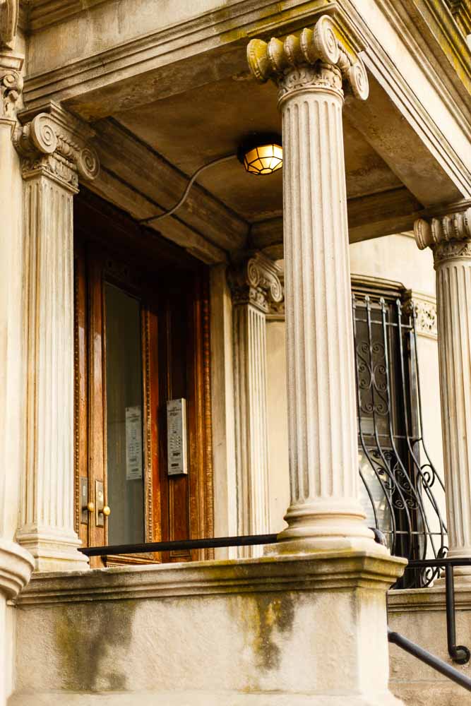ionic-column-new-york-brooklyn-architecture-orlando-blogger.jpg
