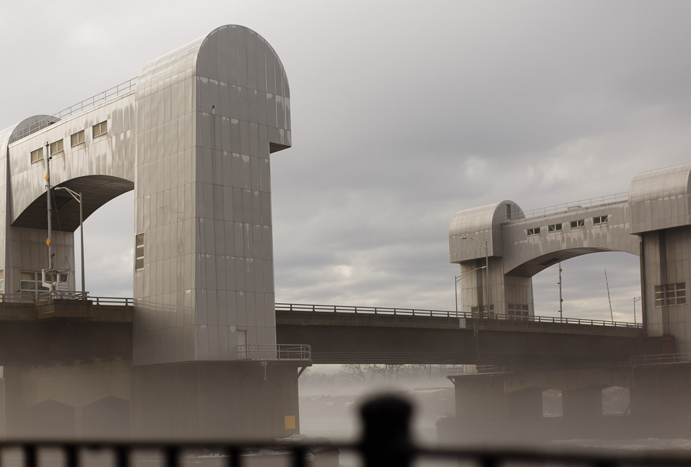 ISO 125 F2.8 1/3000 In this version of the Green Island Bridge, I chose to include the fence that was just in front of me to give more interest and depth to the image. 
